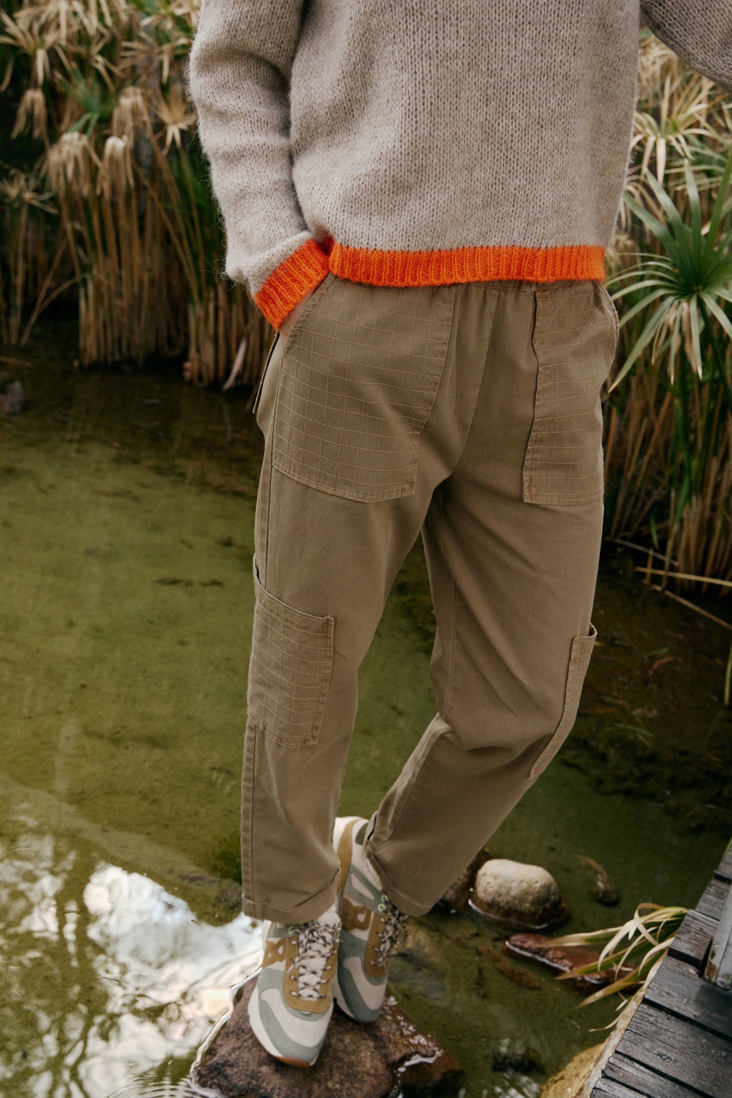 PANTS WITH CHECK STITCHING
