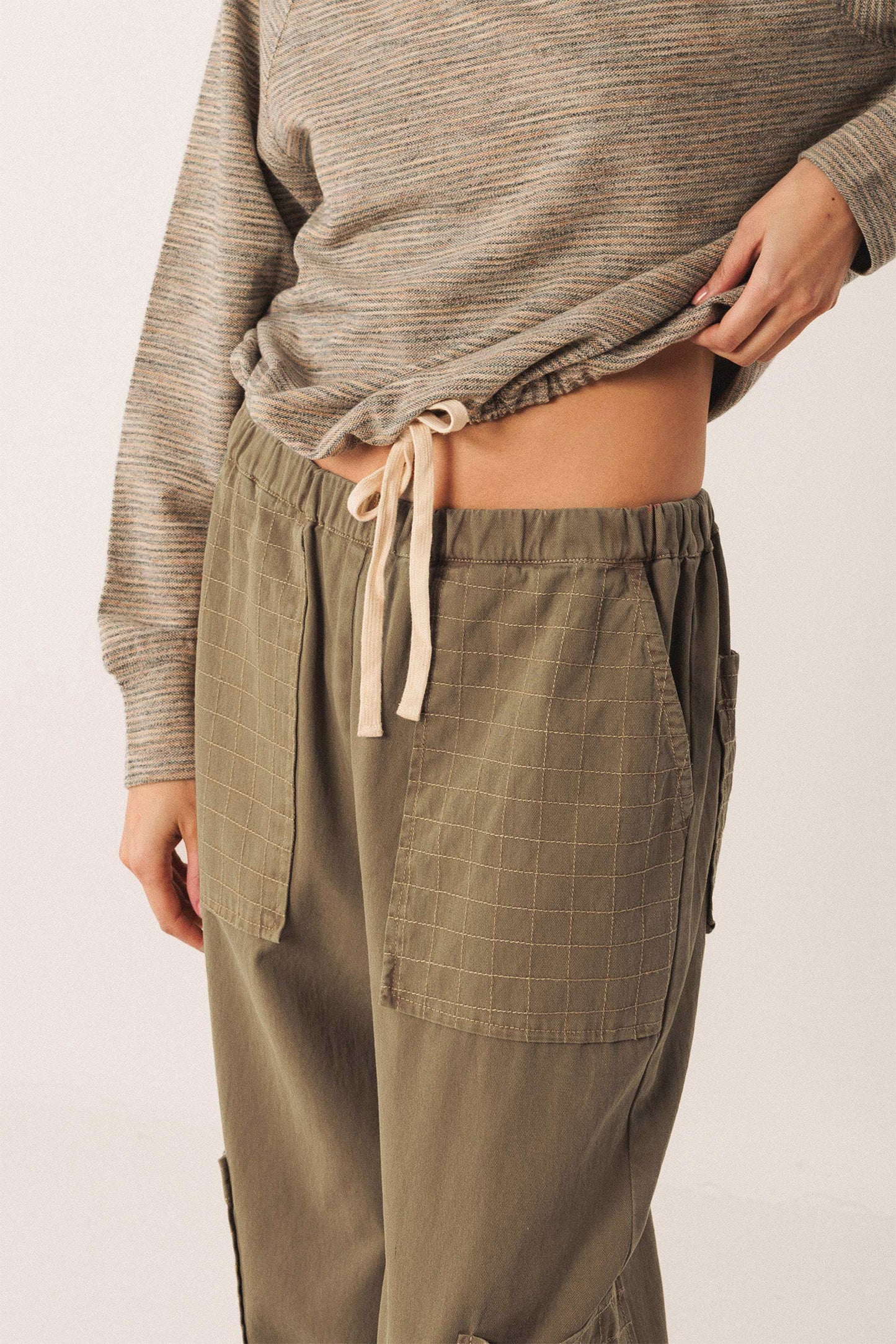 PANTS WITH CHECK STITCHING