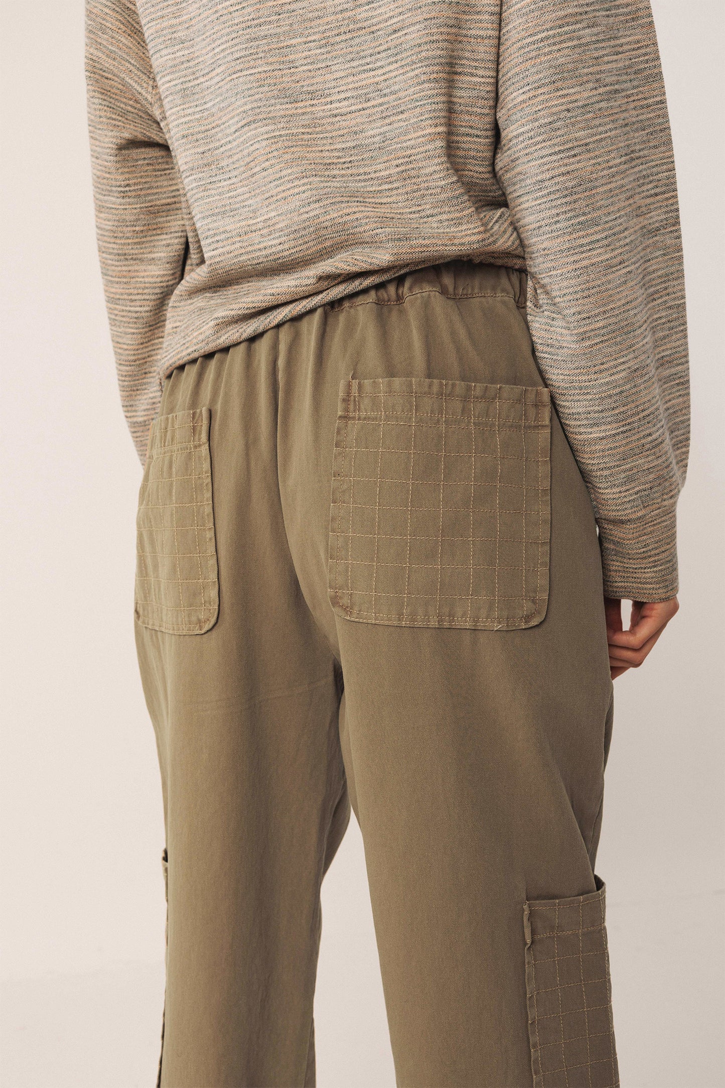 PANTS WITH CHECK STITCHING