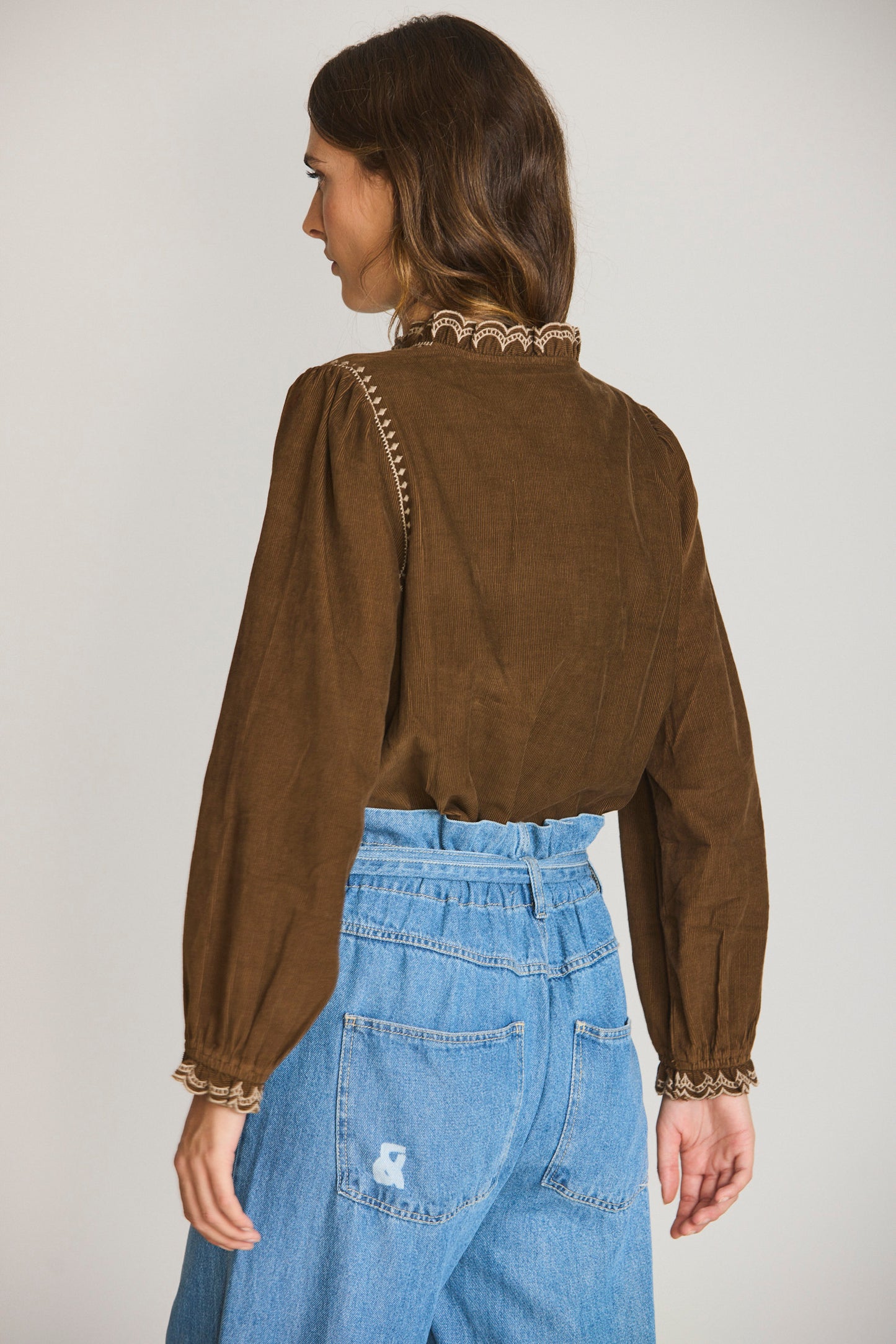 RUFFLED COLLAR BLOUSE