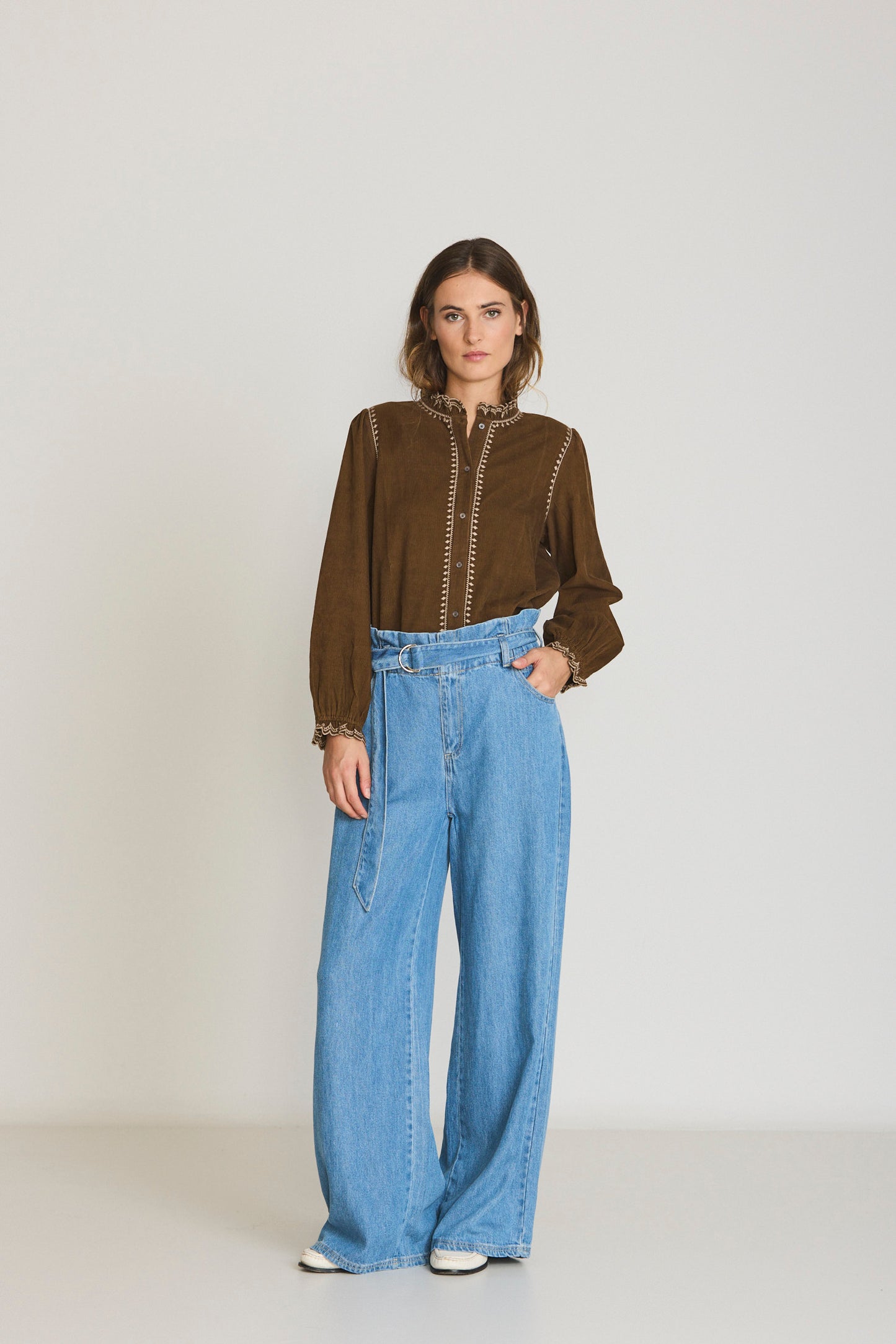 RUFFLED COLLAR BLOUSE