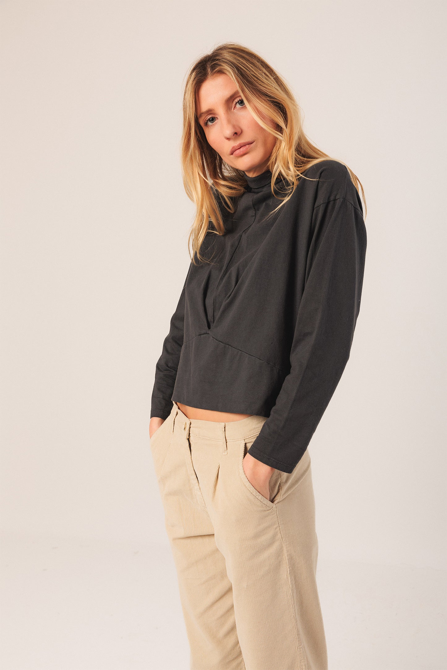 RIBBED COLLAR T-SHIRT
