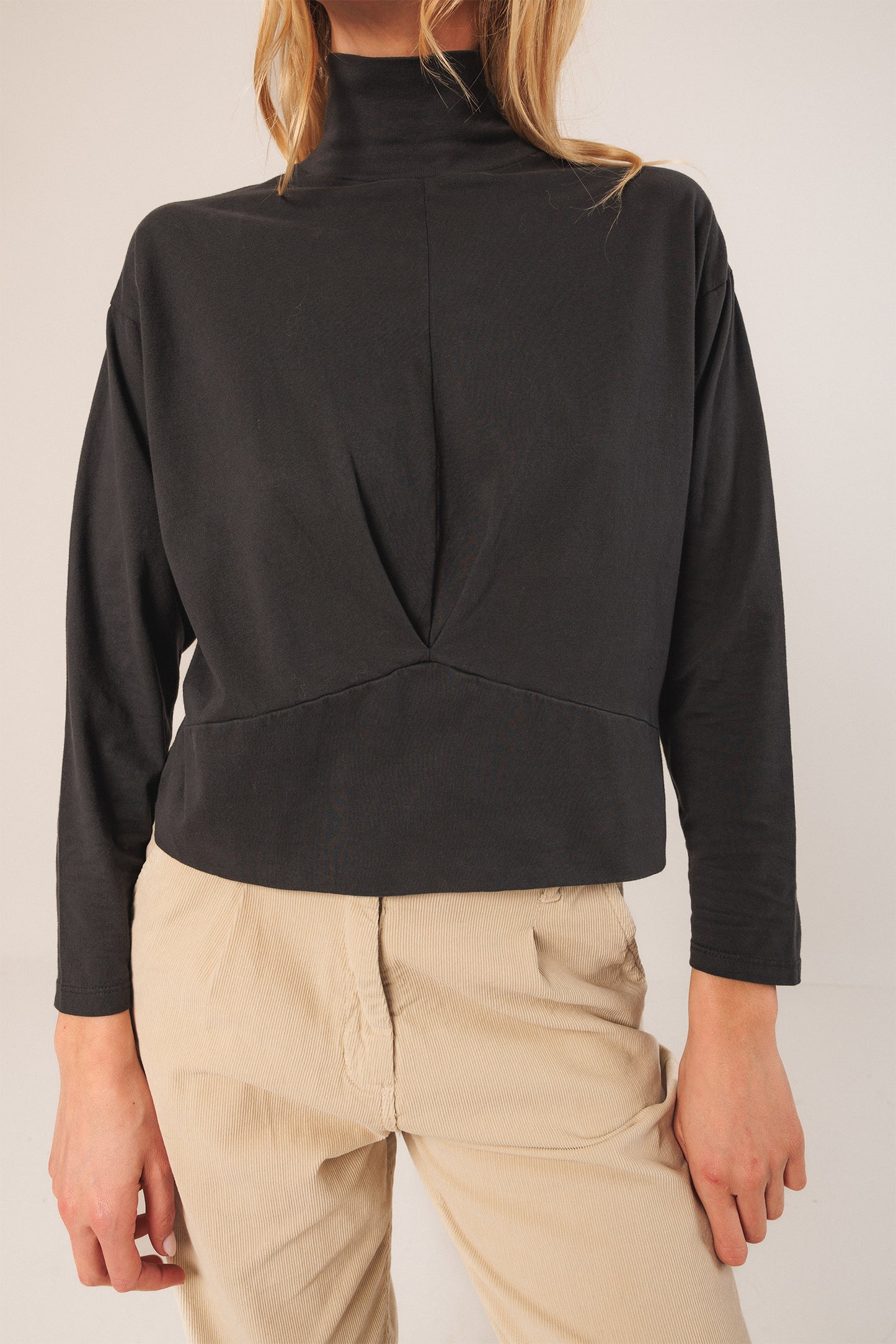 RIBBED COLLAR T-SHIRT
