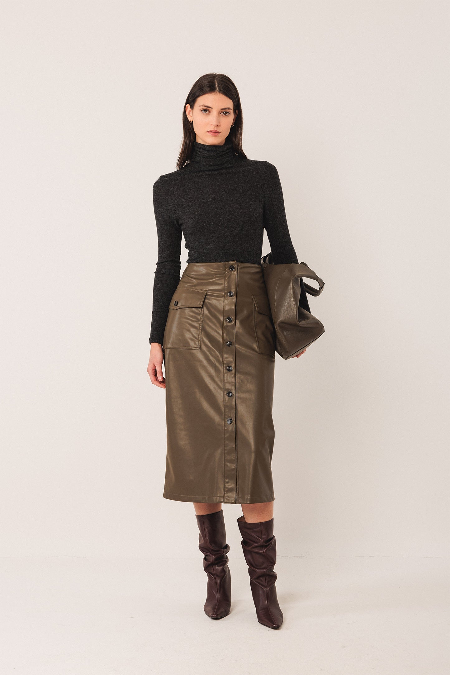 FITTED RIBBED T-SHIRT