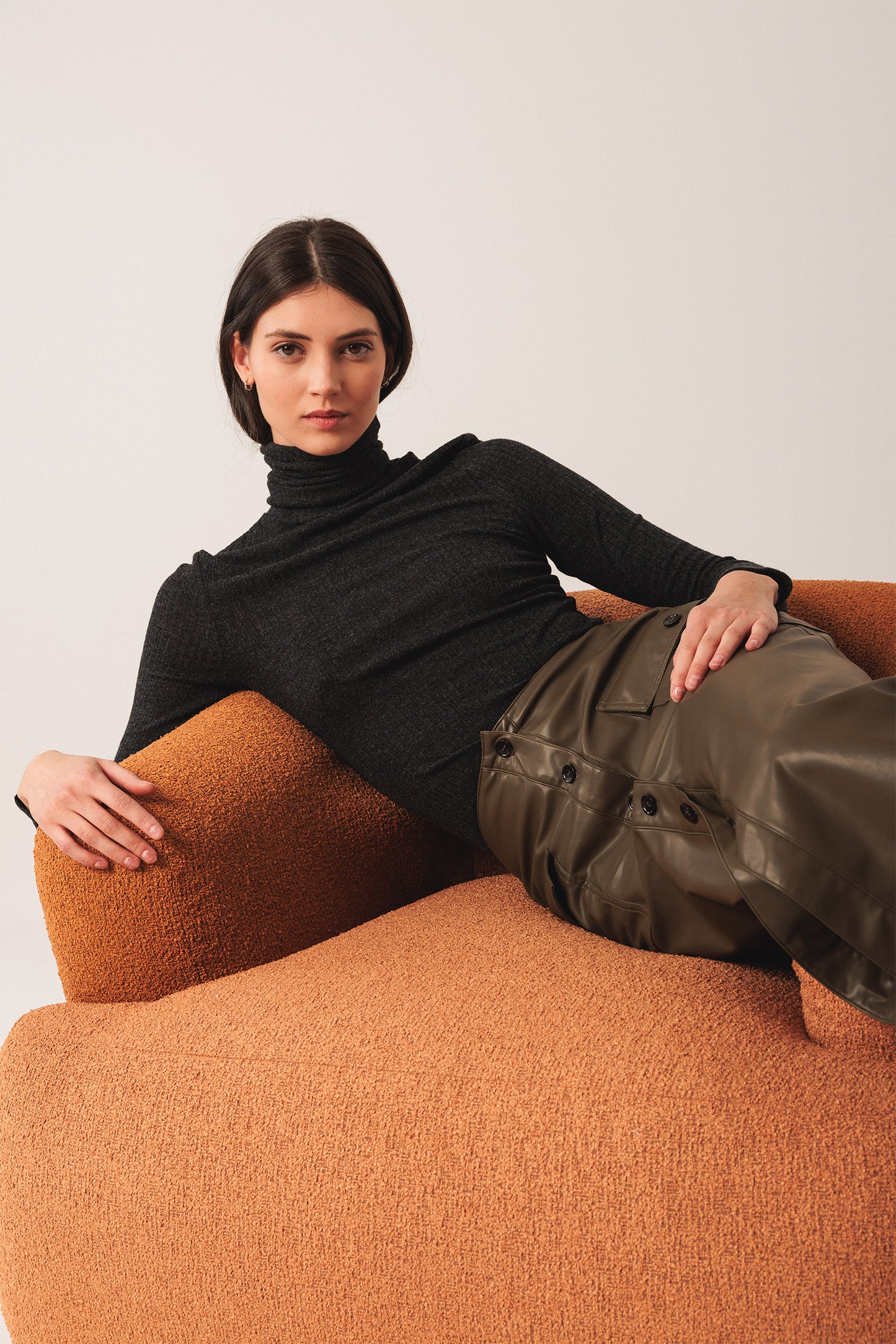 FITTED RIBBED T-SHIRT