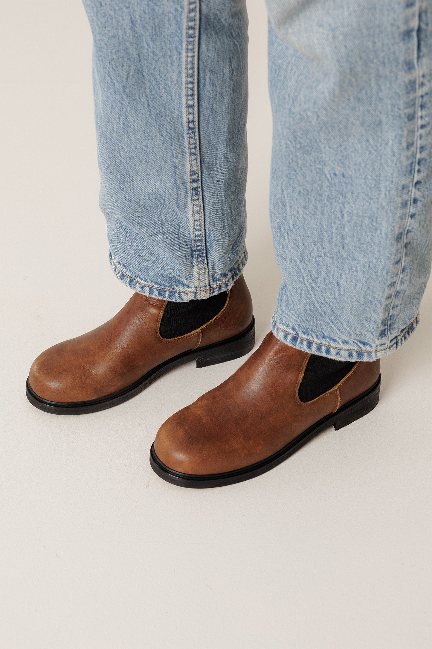 CHELSEA LEATHER BOOT