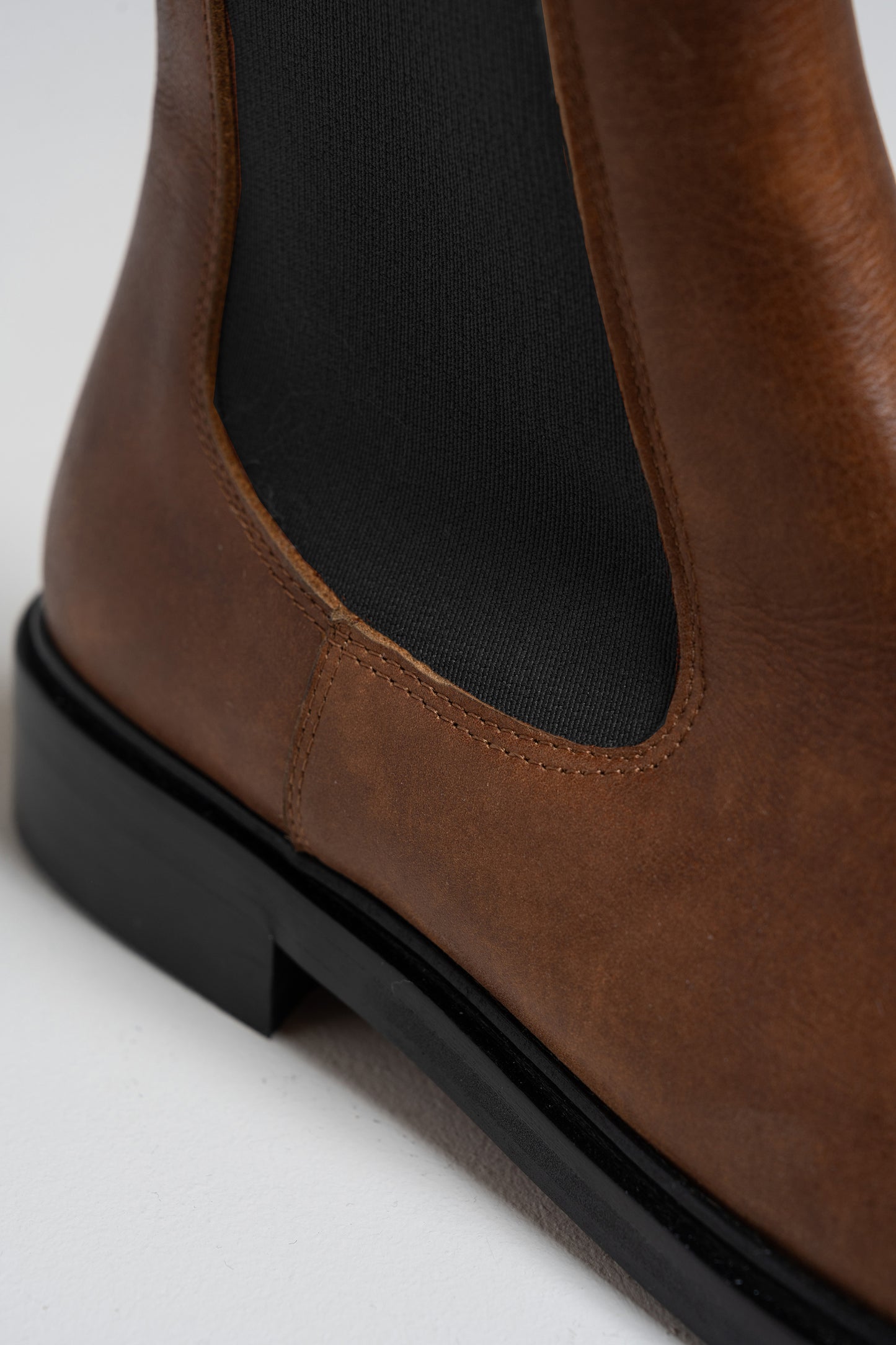 CHELSEA LEATHER BOOT