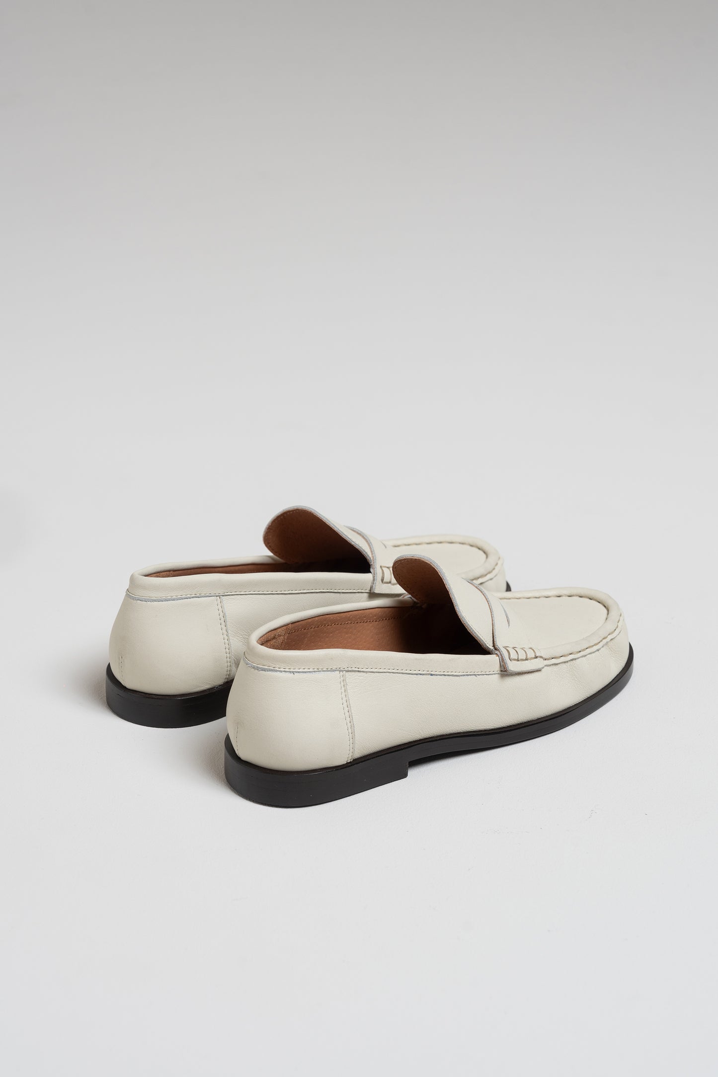 COWHIDE LEATHER MOCCASIN