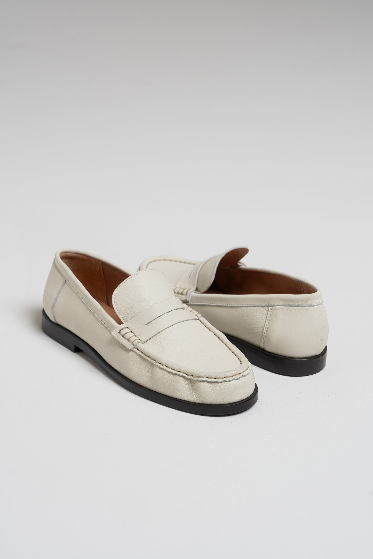 COWHIDE LEATHER MOCCASIN