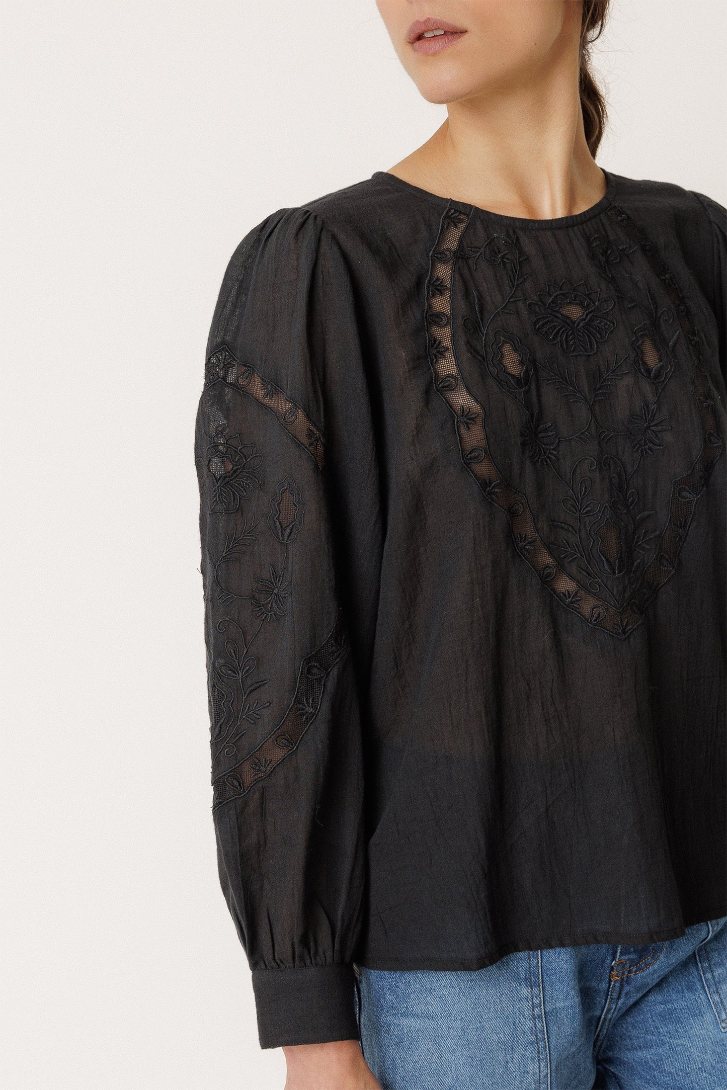 ROMANTIC EMBROIDERED BLOUSE