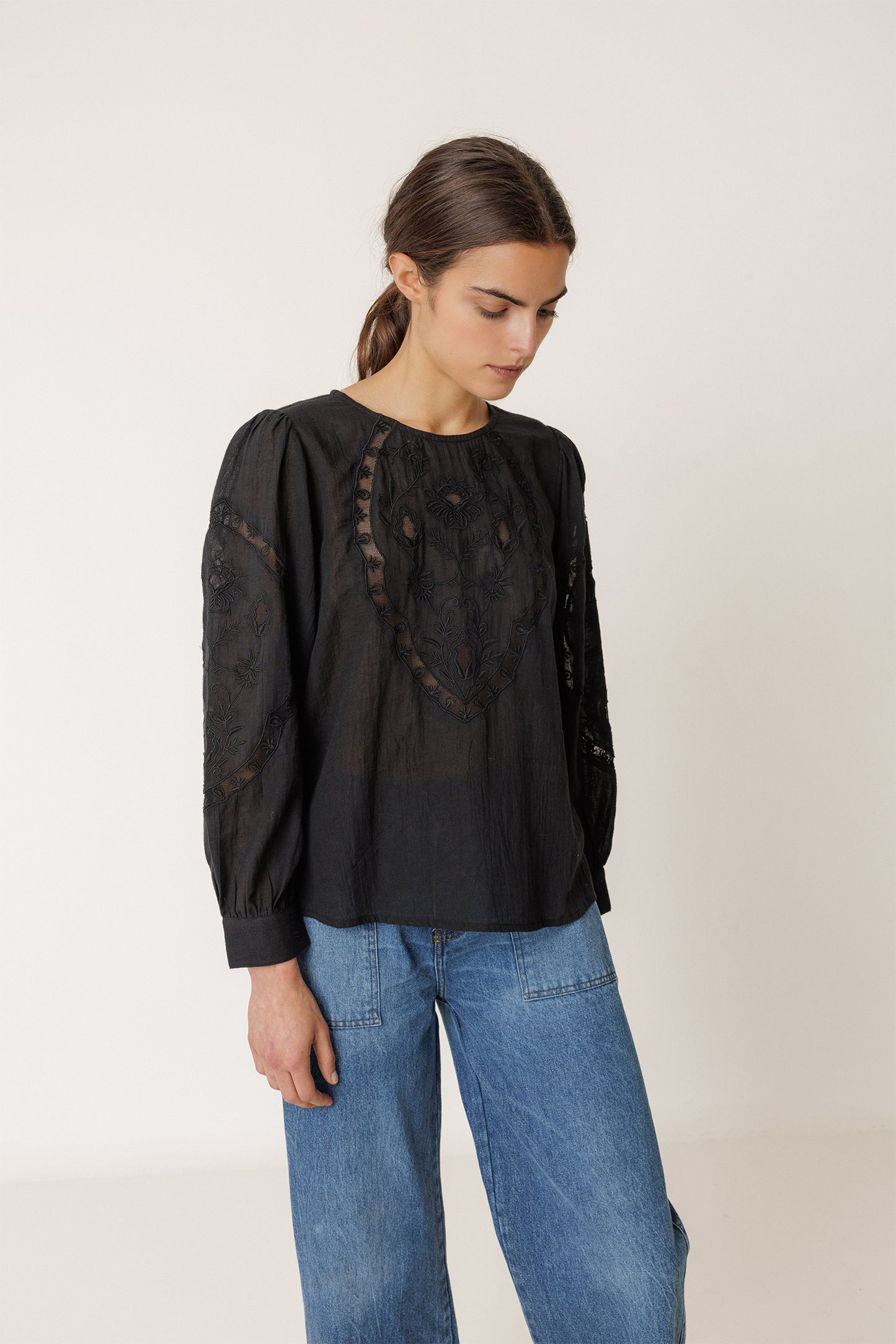 ROMANTIC EMBROIDERED BLOUSE
