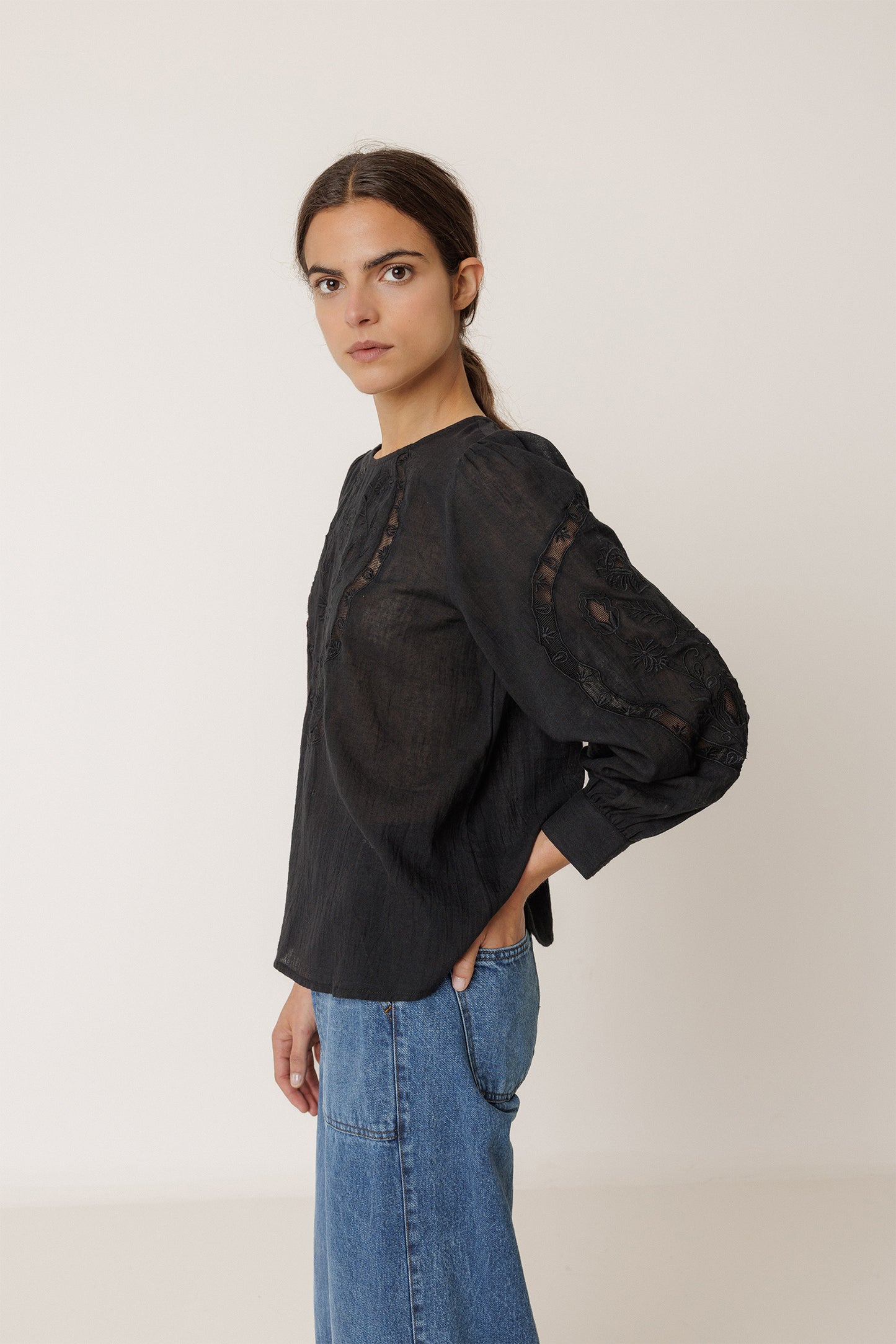 ROMANTIC EMBROIDERED BLOUSE