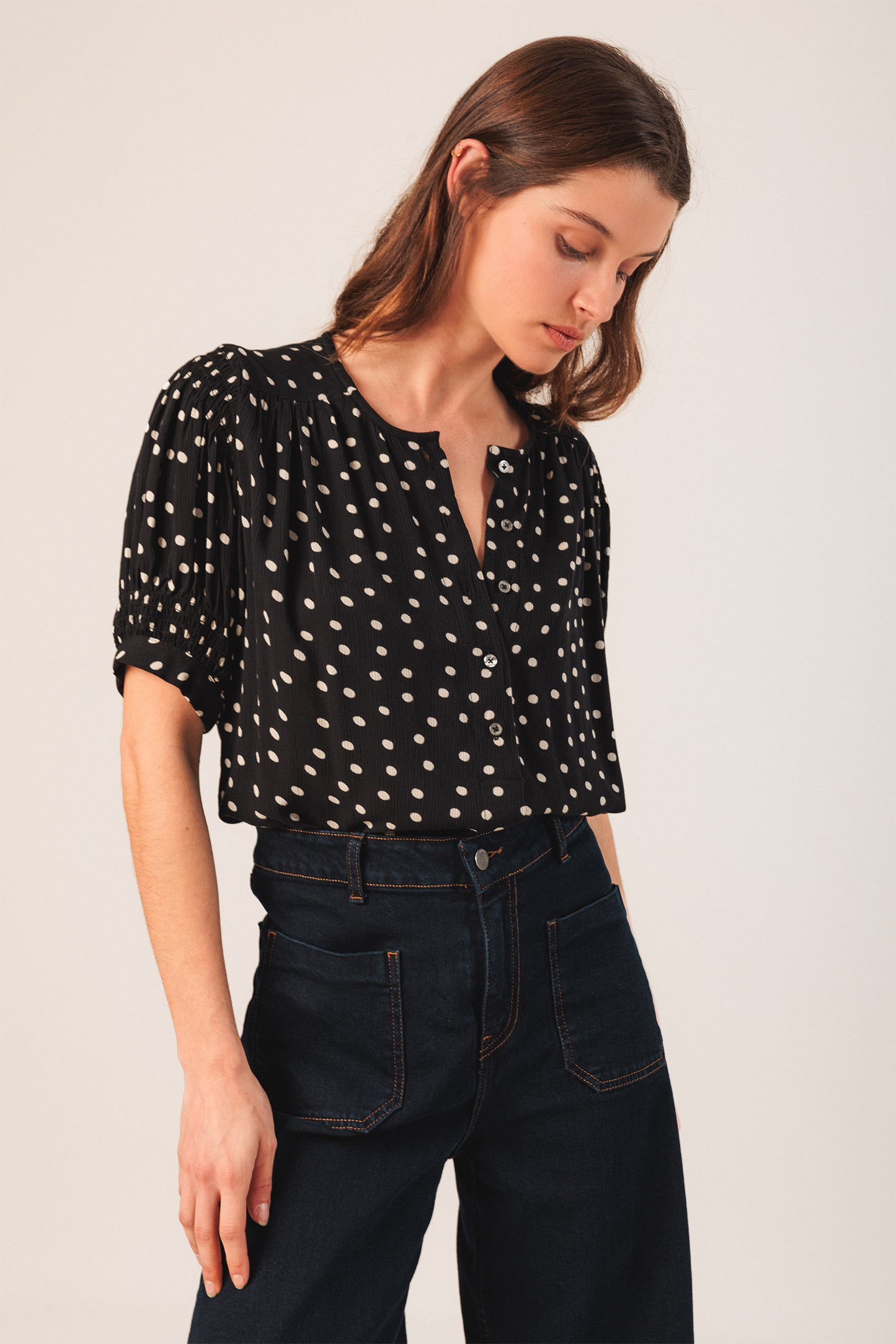 LANTERN-SLEEVE BLOUSE