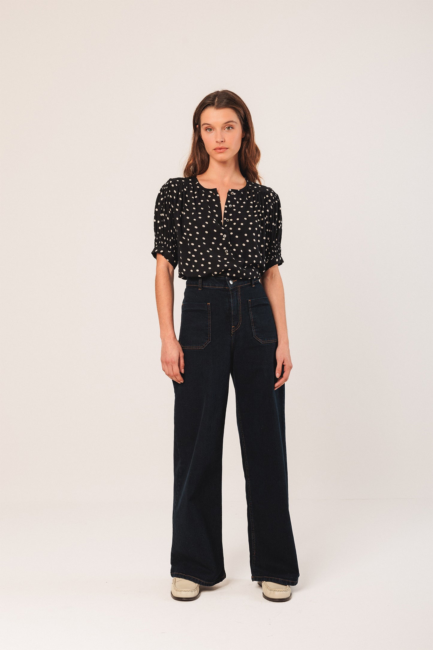 LANTERN-SLEEVE BLOUSE