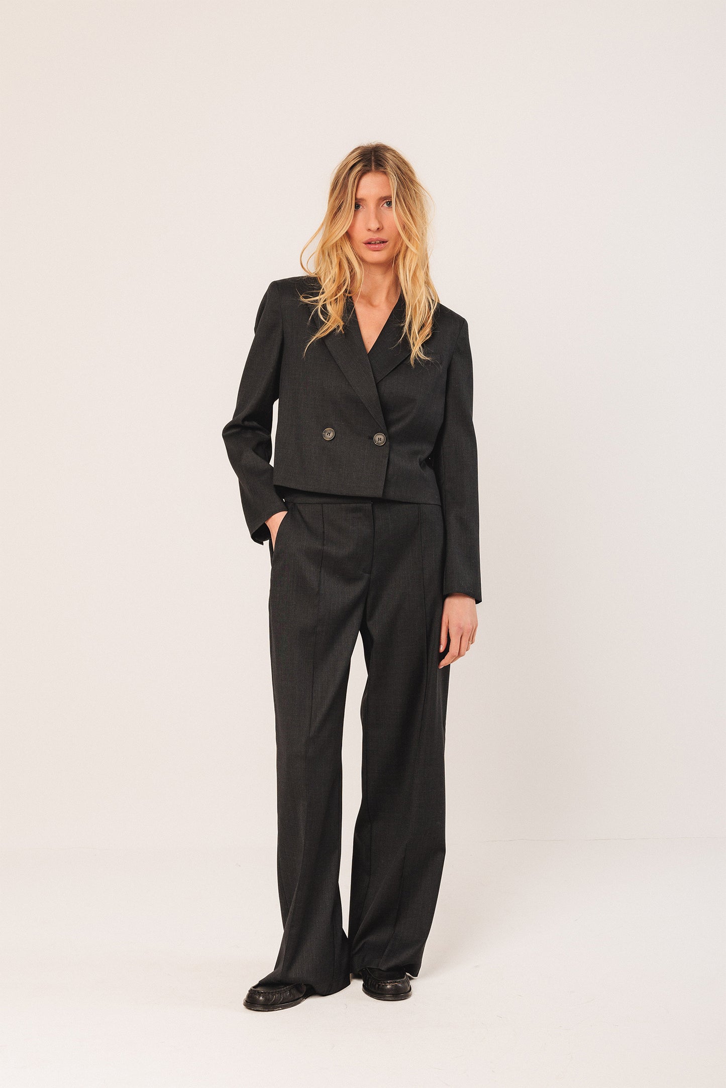 LAPEL CROP BLAZER