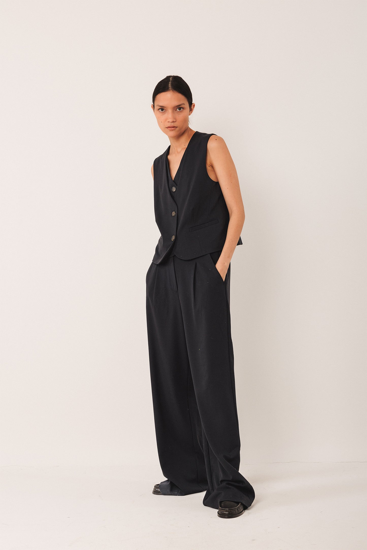 DOUBLE CROSSOVER VEST
