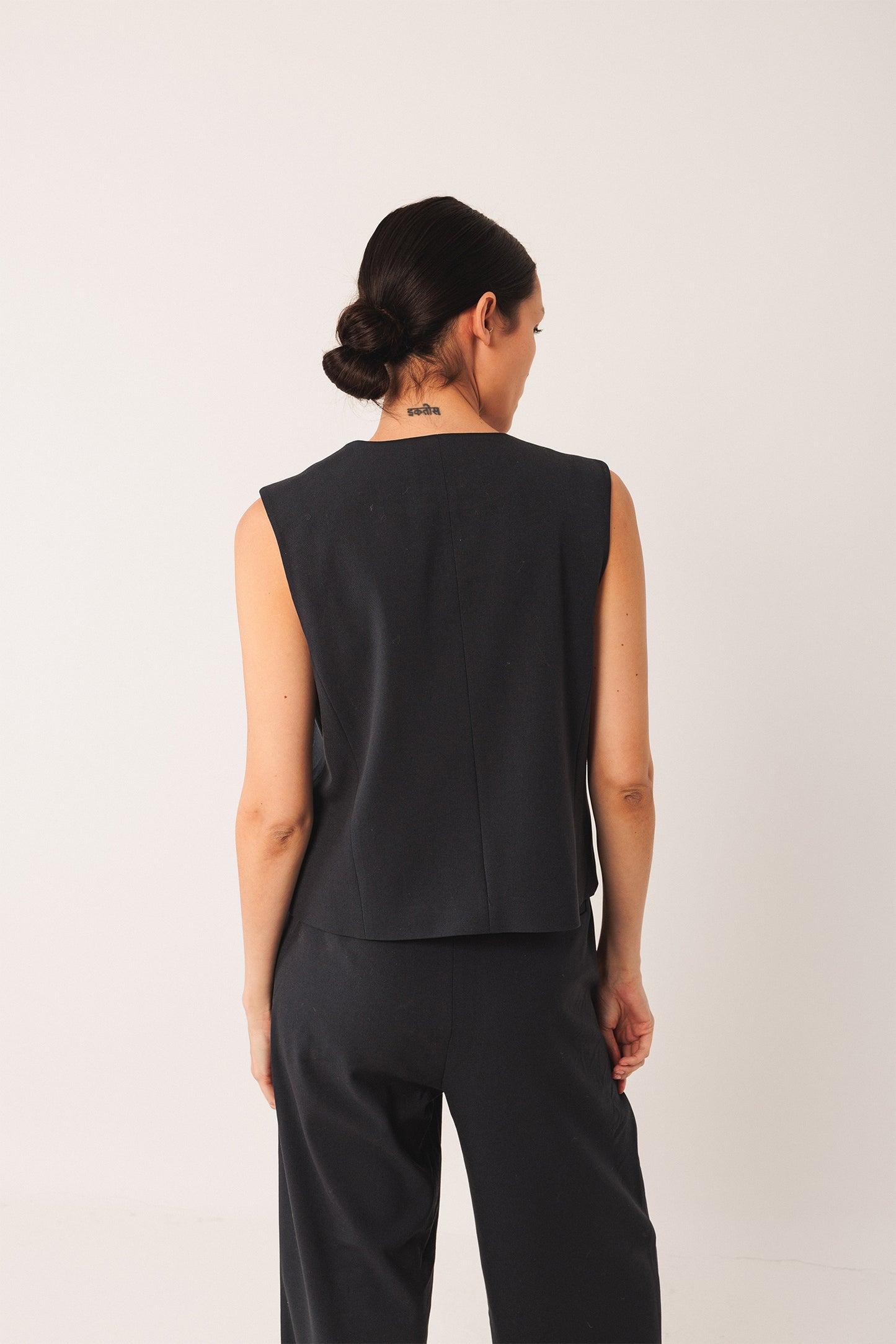 DOUBLE CROSSOVER VEST