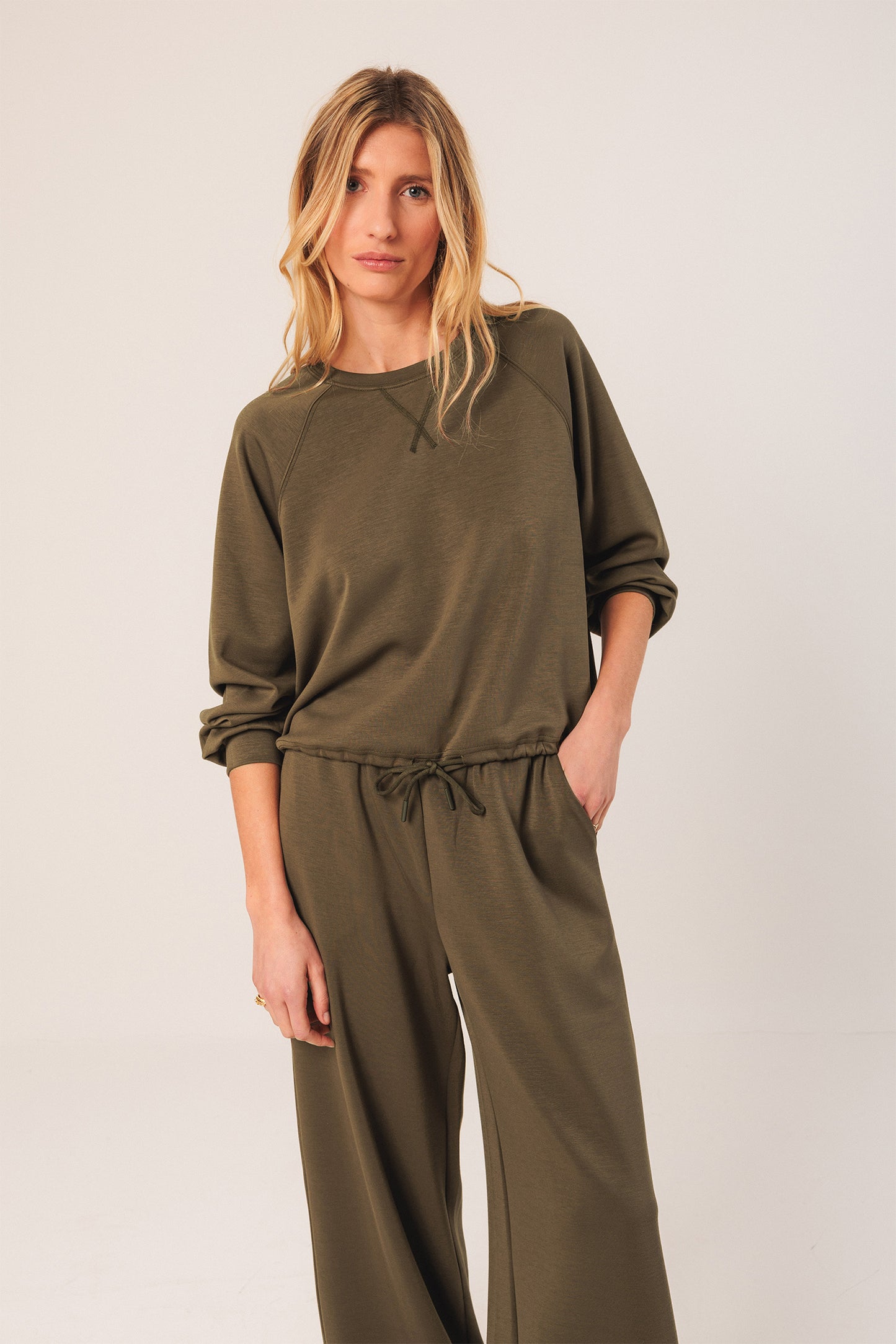 WIDE-LEG PANTS