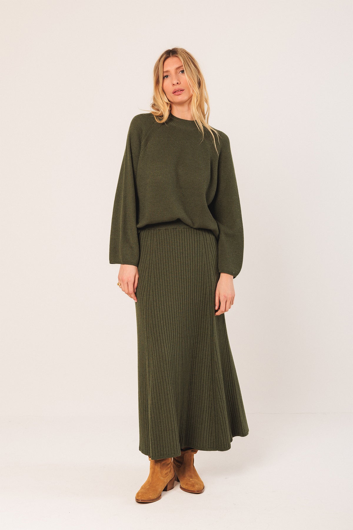 RIBBED KNIT SKIRT