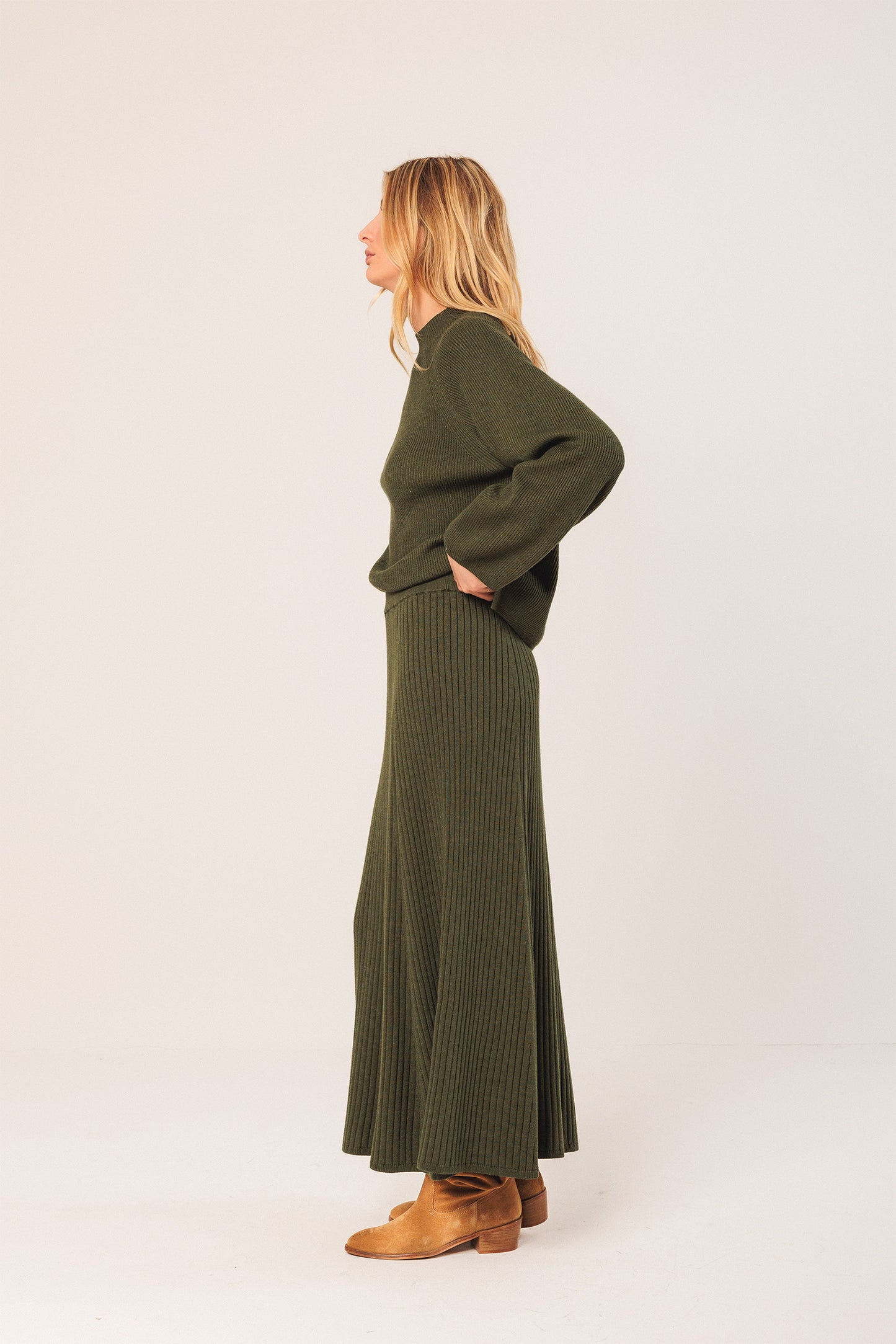 RIBBED SWEATER WITH PERKINS COLLAR