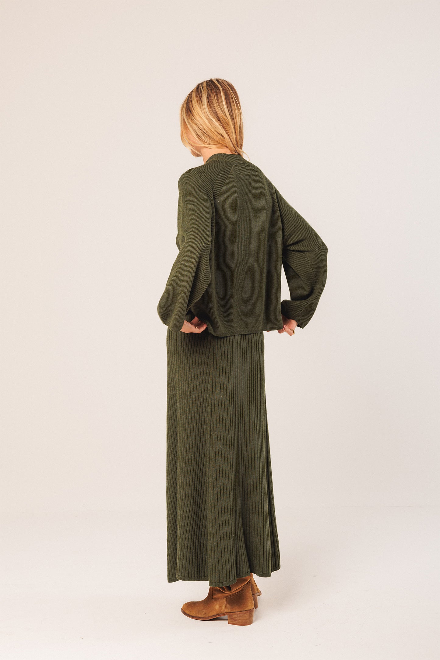 RIBBED SWEATER WITH PERKINS COLLAR