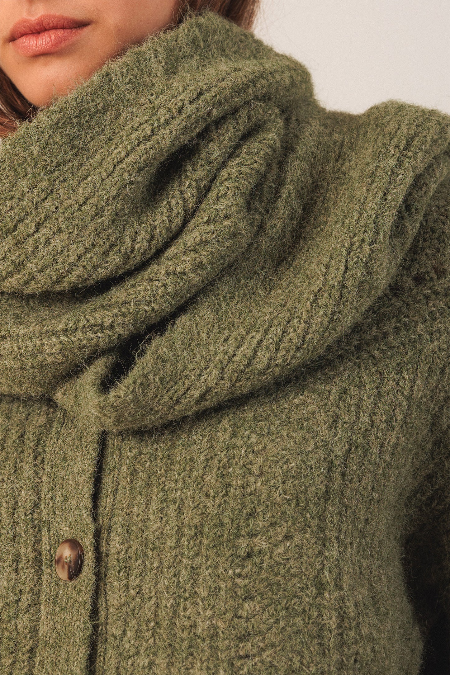 COLORFUL KNITTED SCARF
