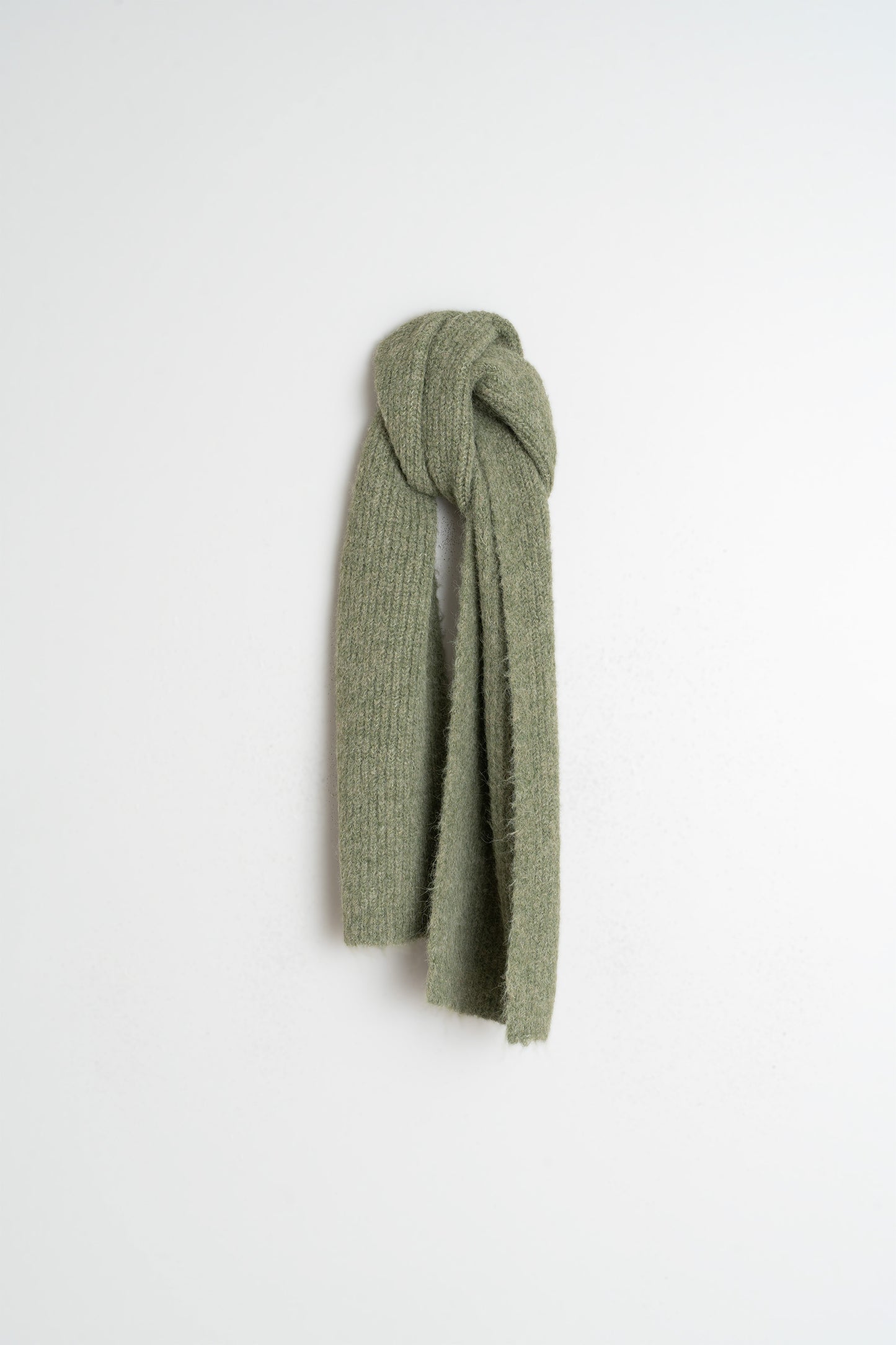 COLORFUL KNITTED SCARF