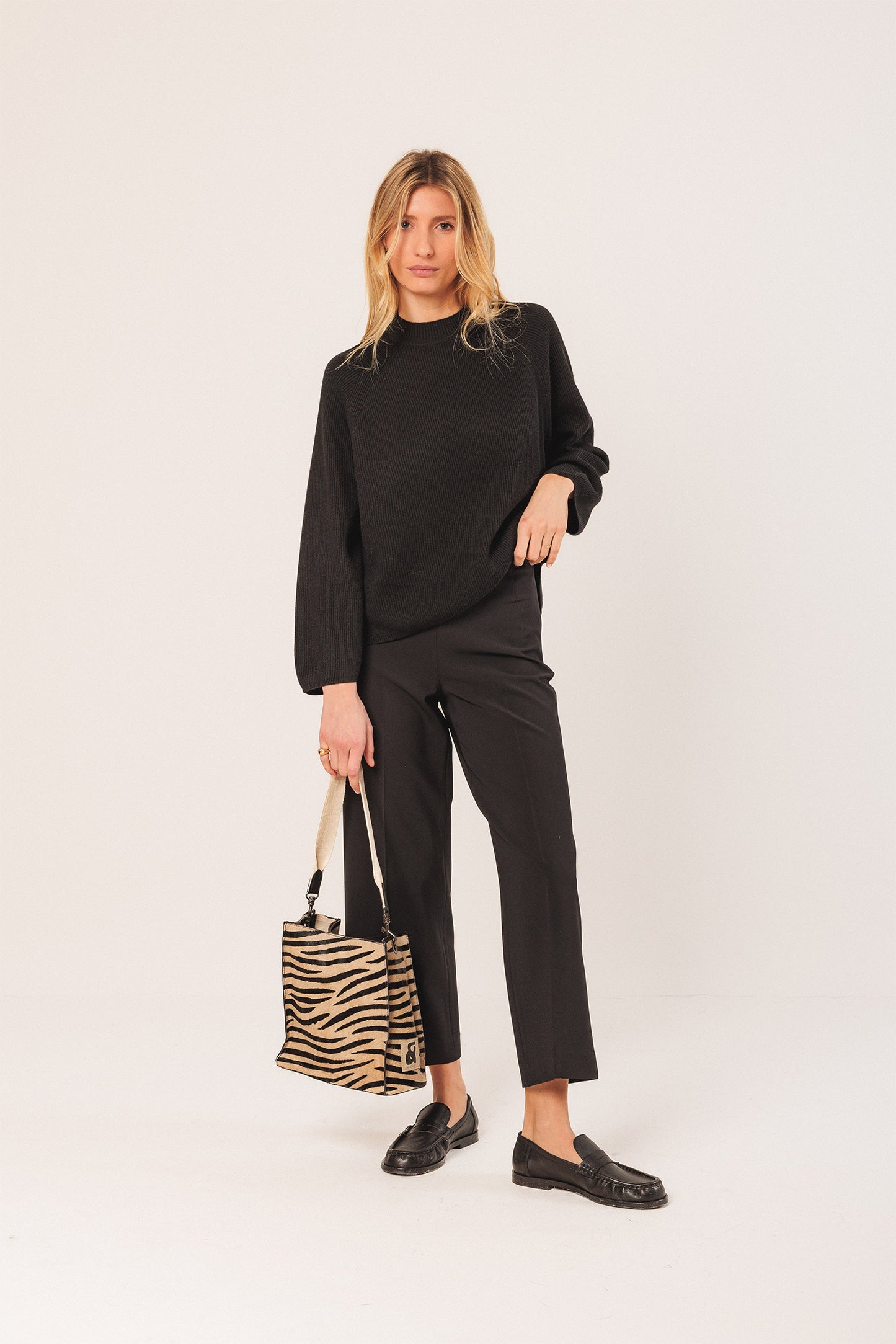 LEATHER BUCKET TOTE BAG