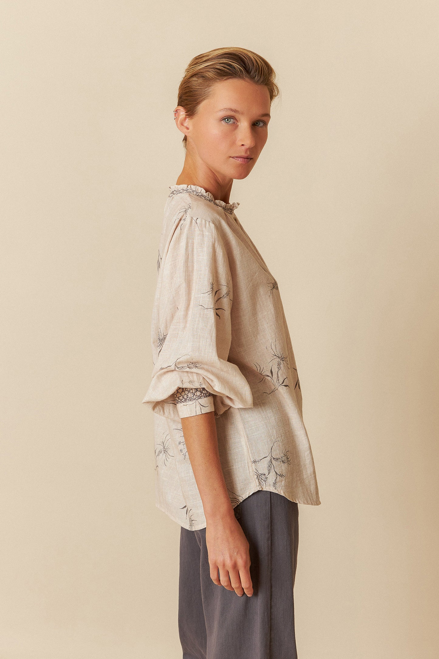 FLOWER PRINT SHIRT WITH FEATHER DETAILS