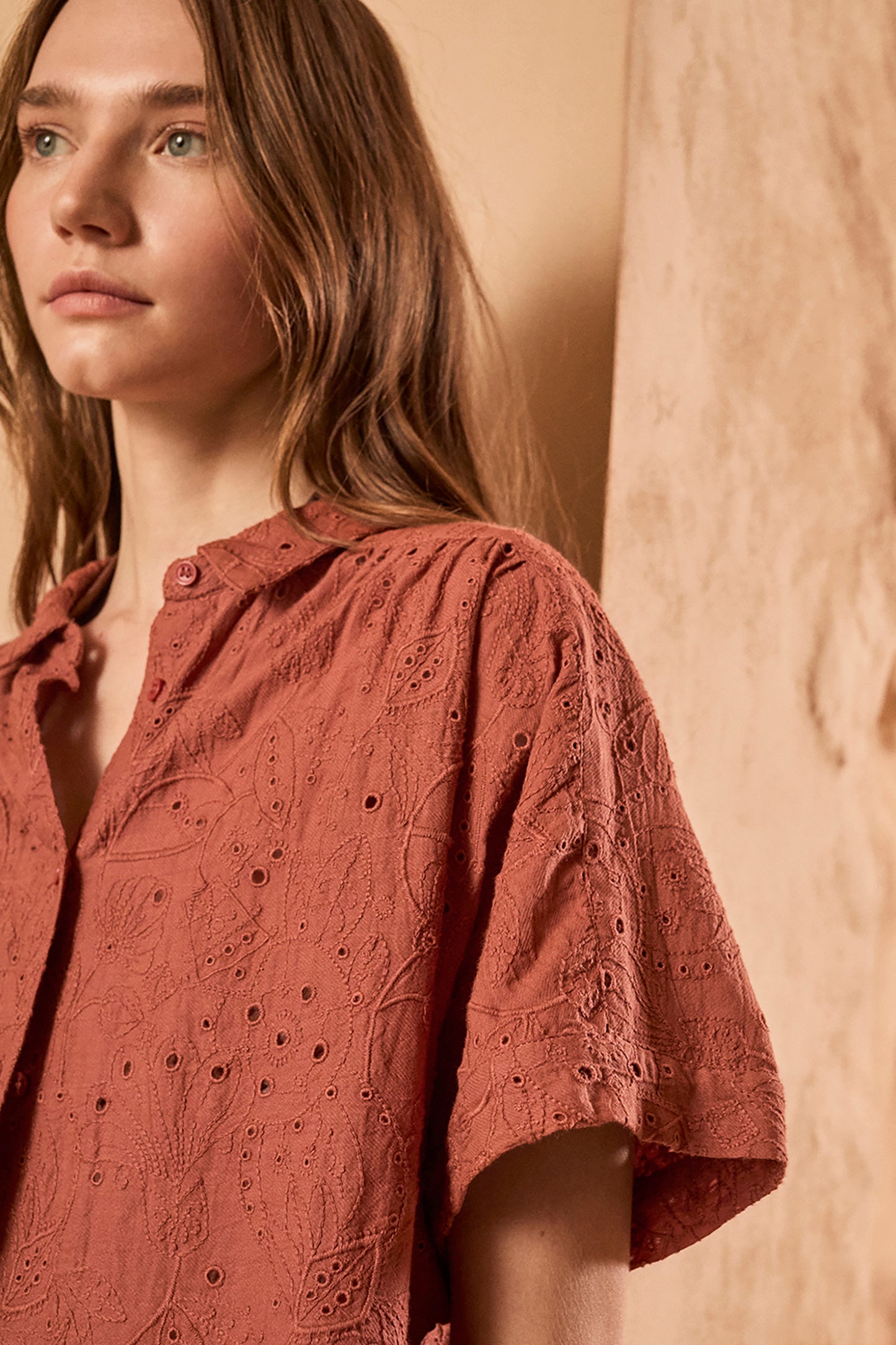 ROUNDED EMBROIDERED SHIRT