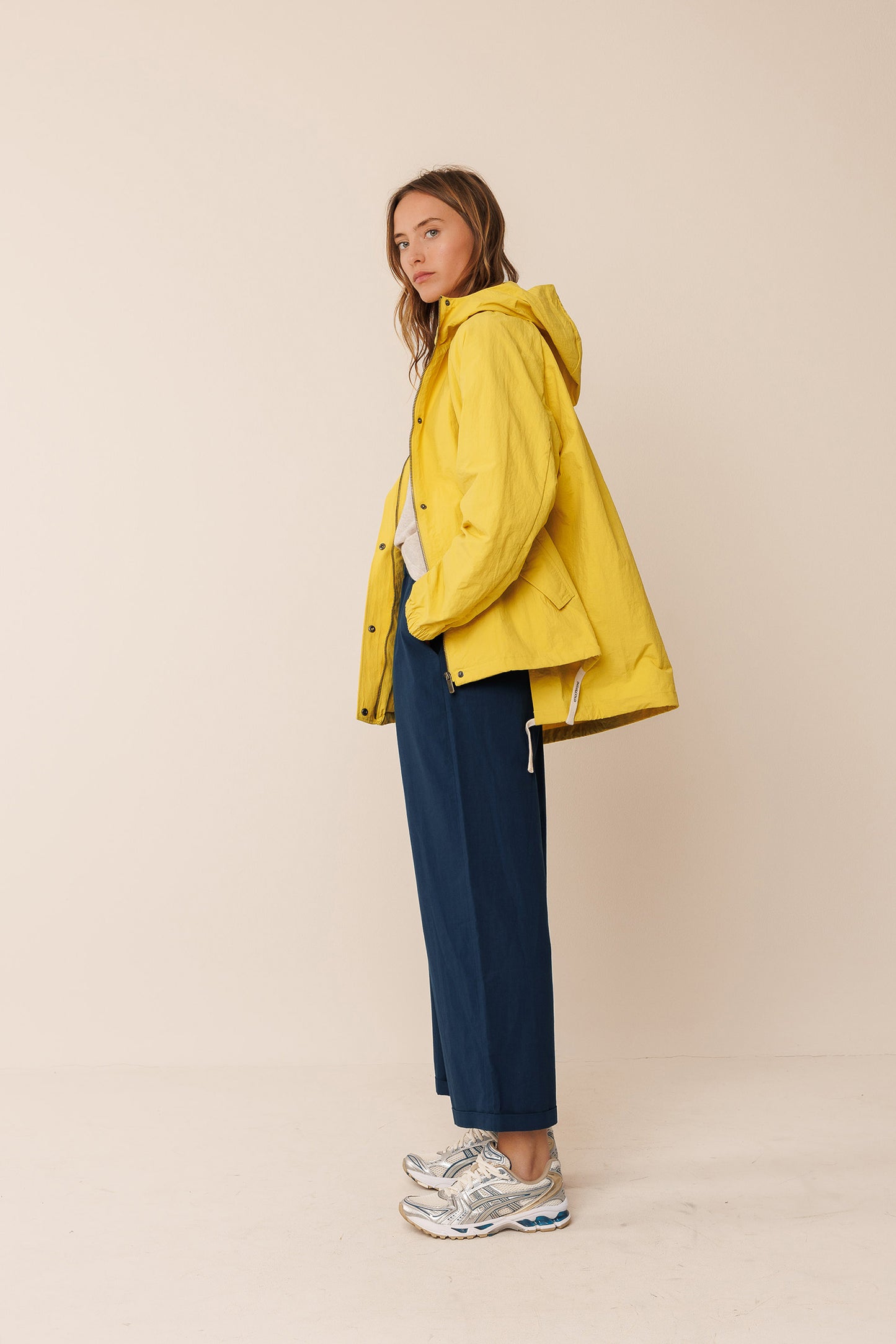 SPORT-STYLE NYLON RAINCOAT