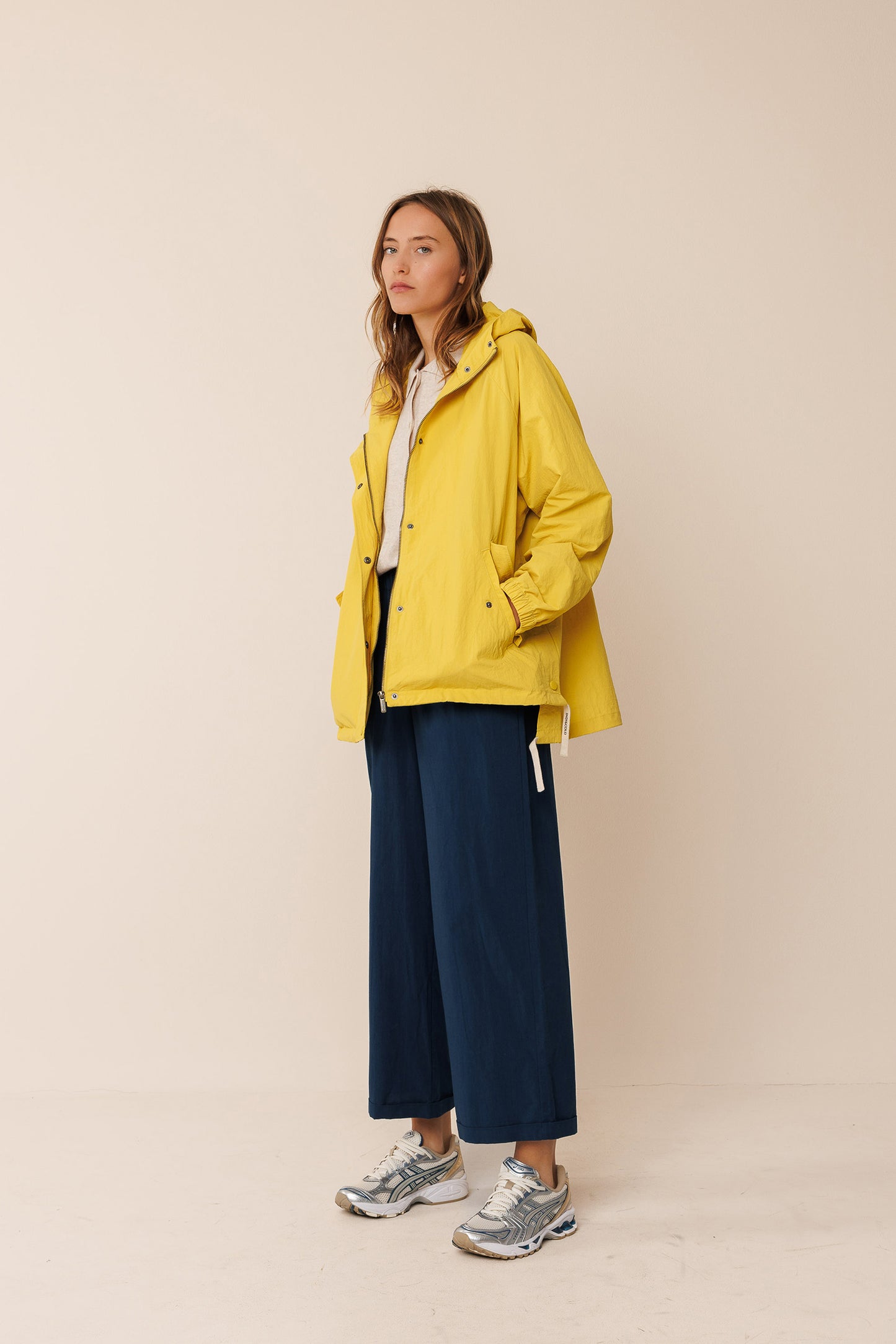 SPORT-STYLE NYLON RAINCOAT