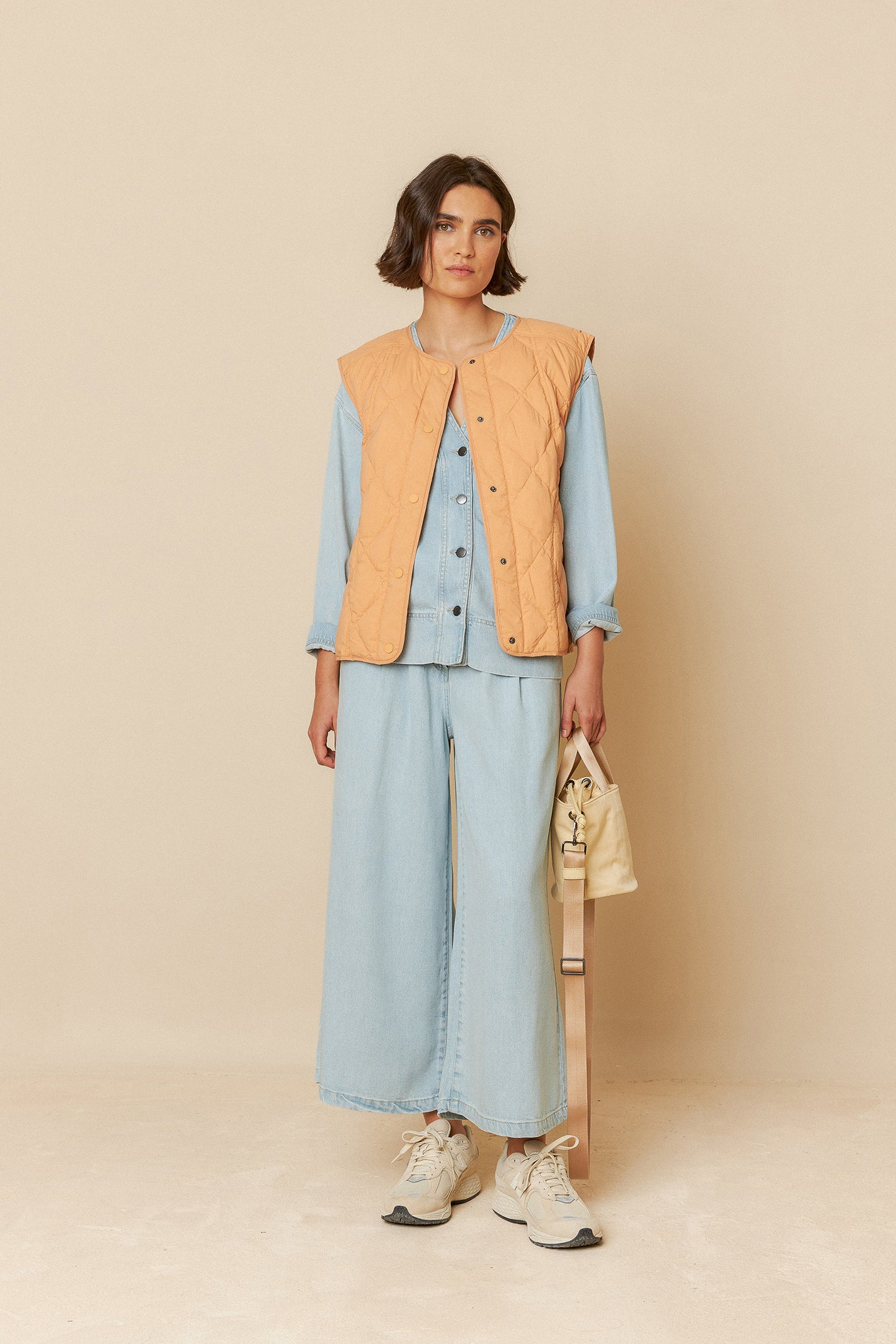 QUILTED VEST WITH SNAPS