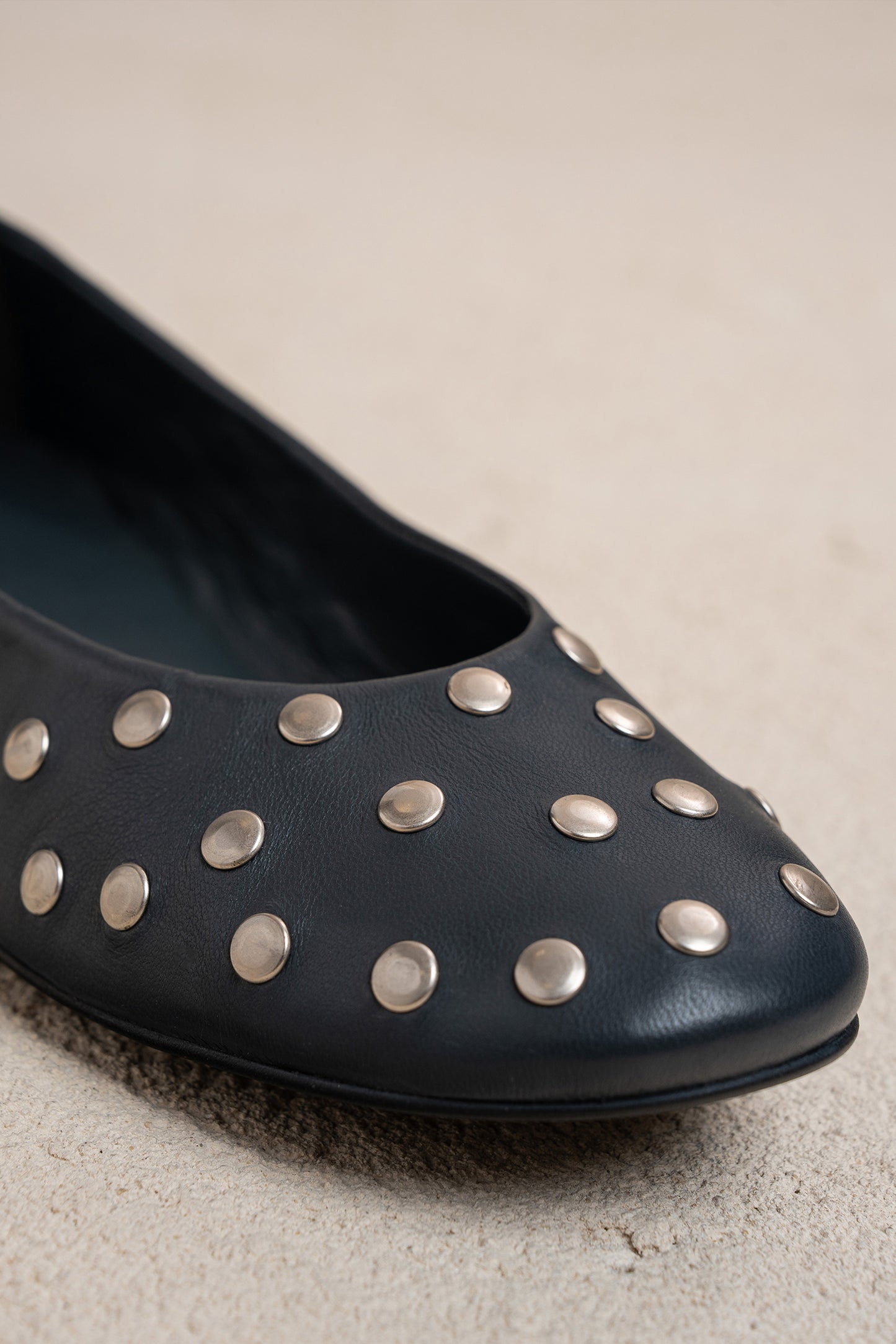 FLAT BALLERINA STUDS