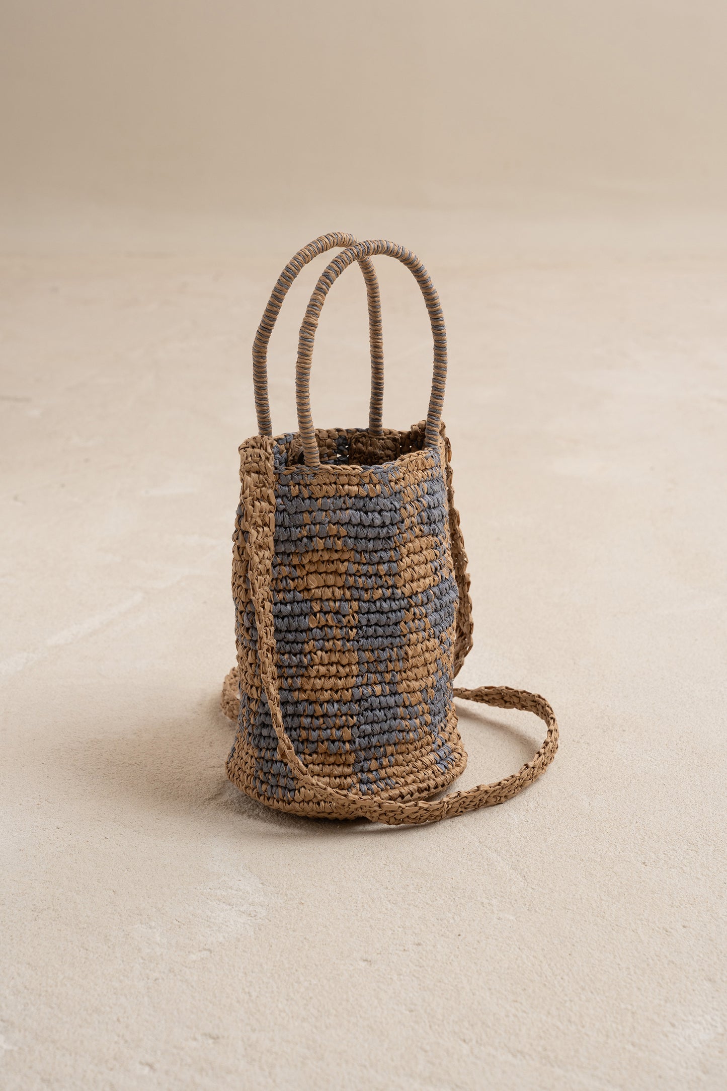 RAFFIA BUCKET BAG