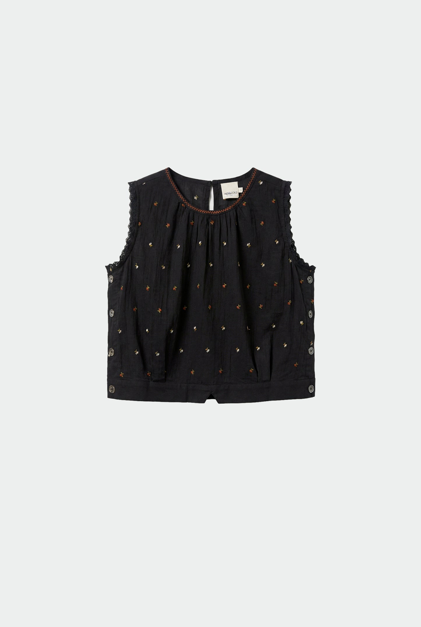 FLORAL EMBROIDERED TOP