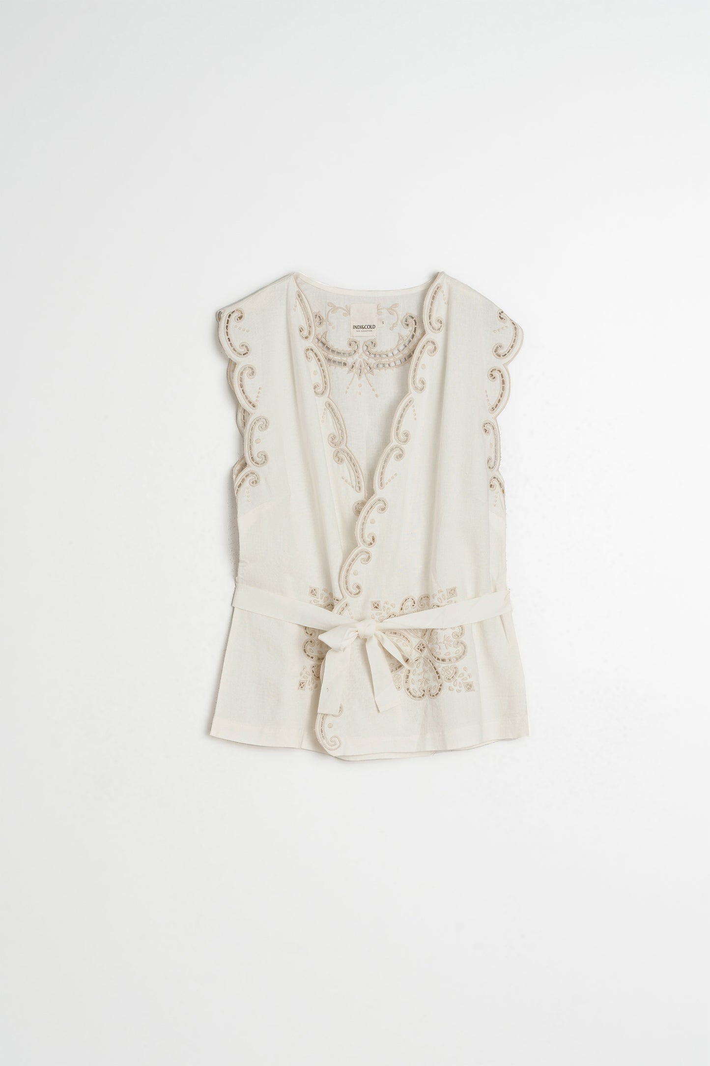FLORAL EMBROIDERY TOP