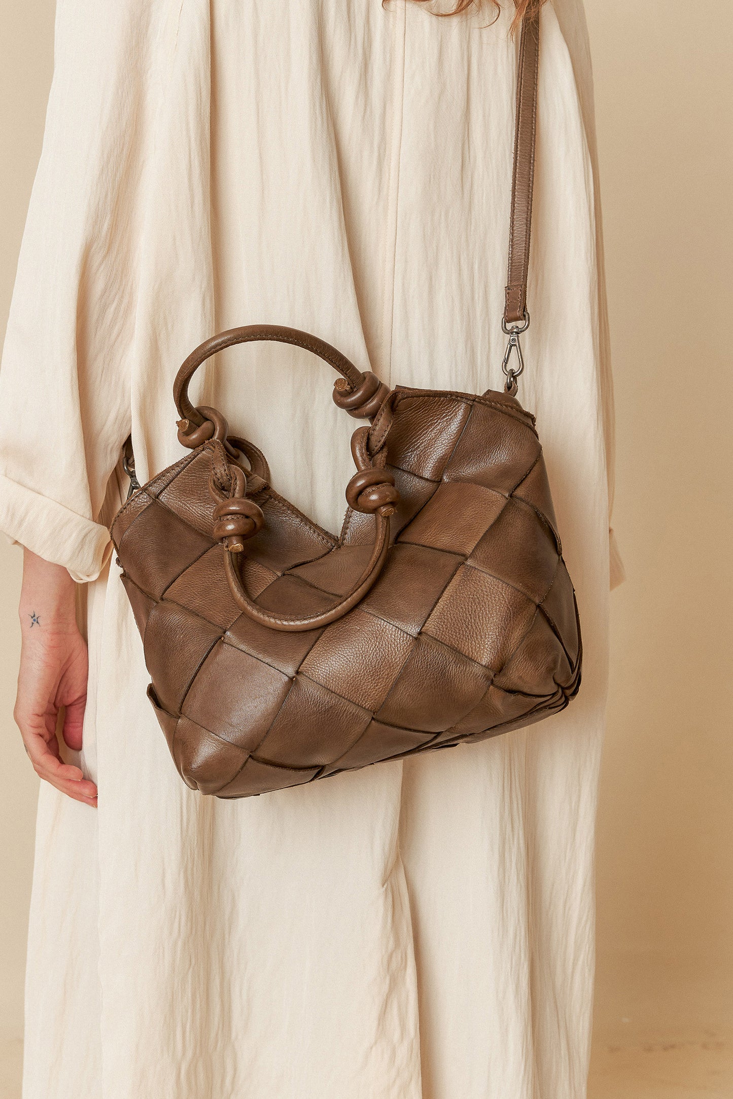 HOBO KNOTTED HANDLE BAG