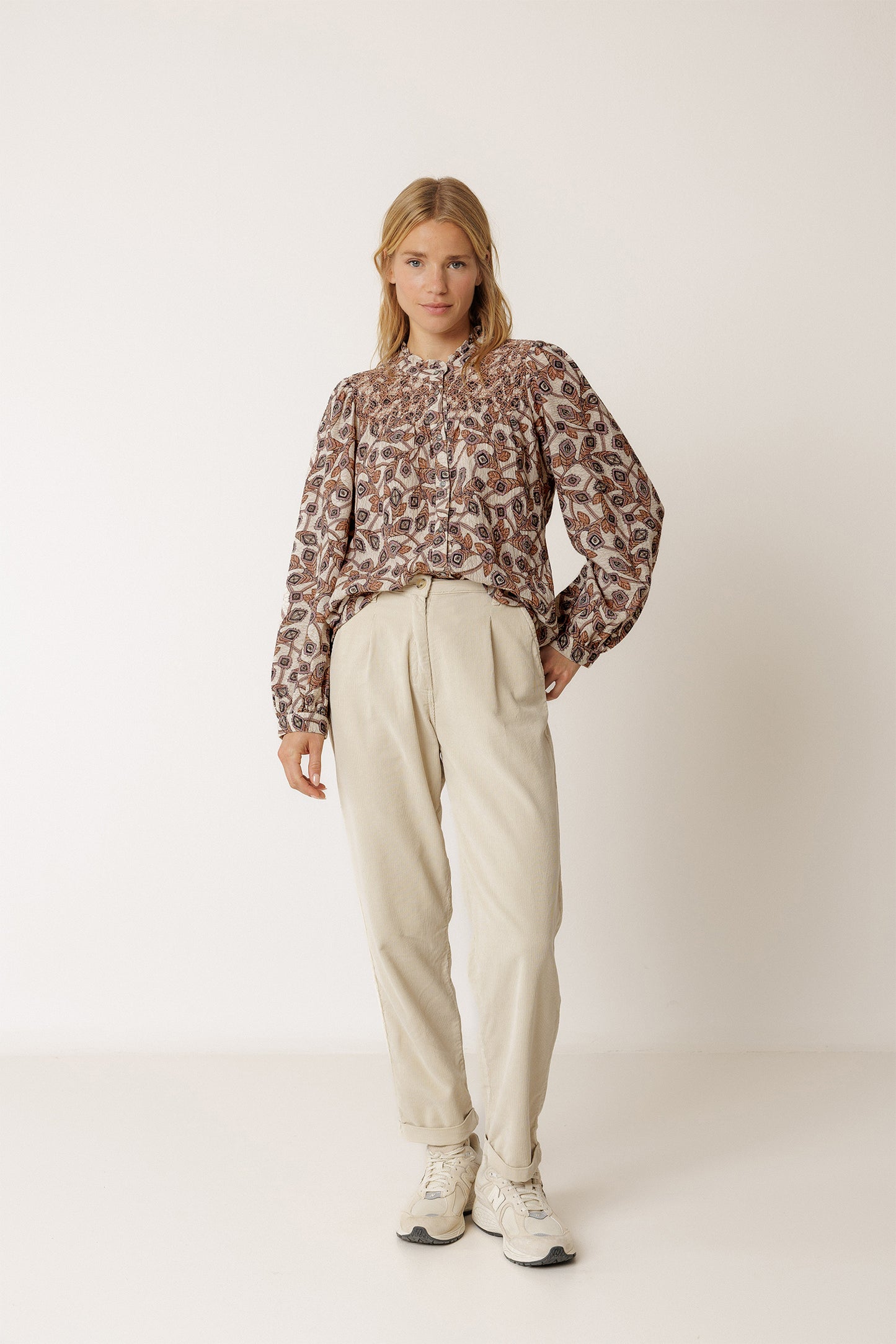 [CL] SMOCK EMBROIDERED SHIRT