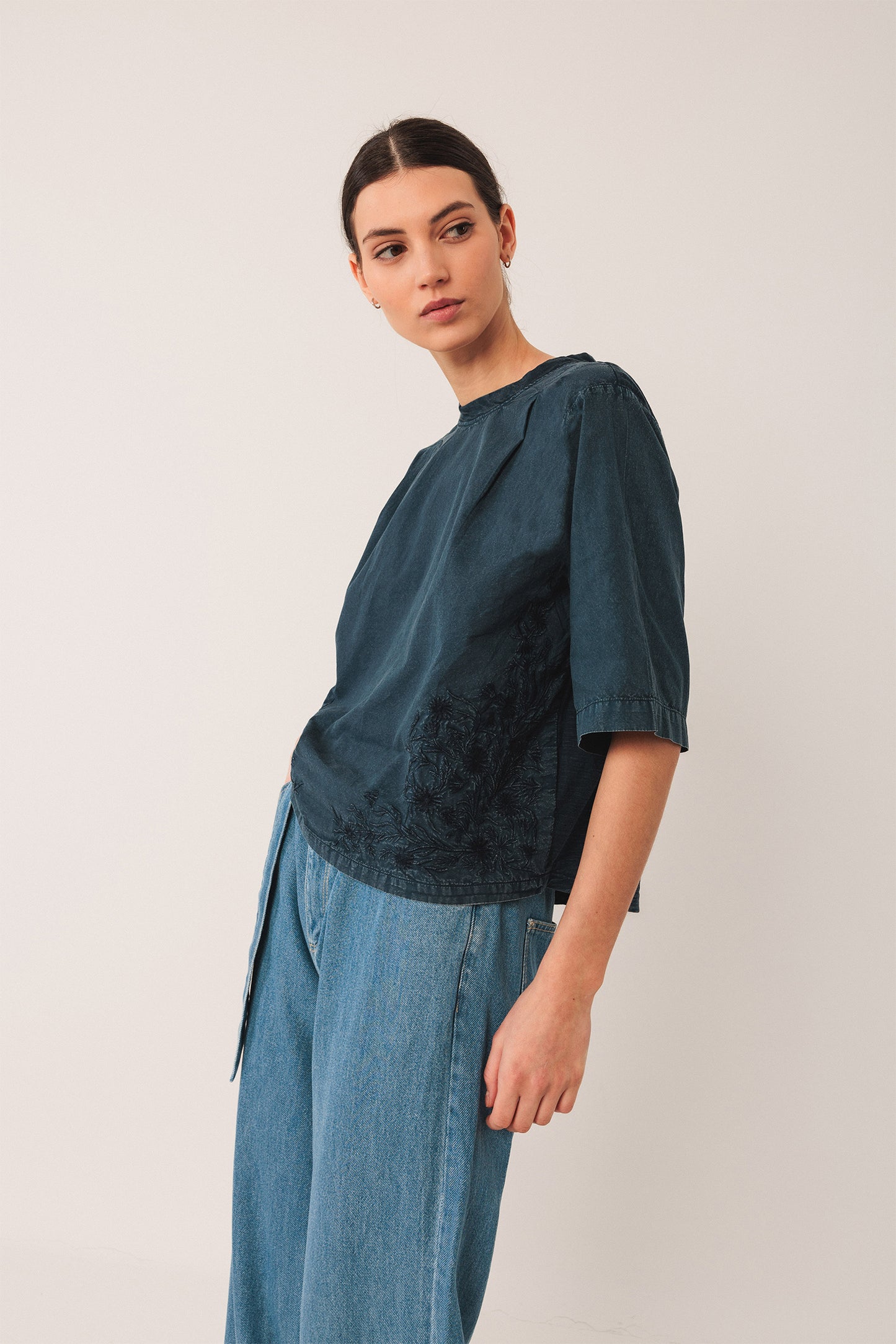 EMBROIDERED COTTON T-SHIRT