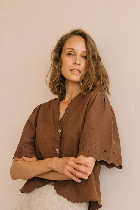 [CL] EMBROIDERED V-NECK BLOUSE