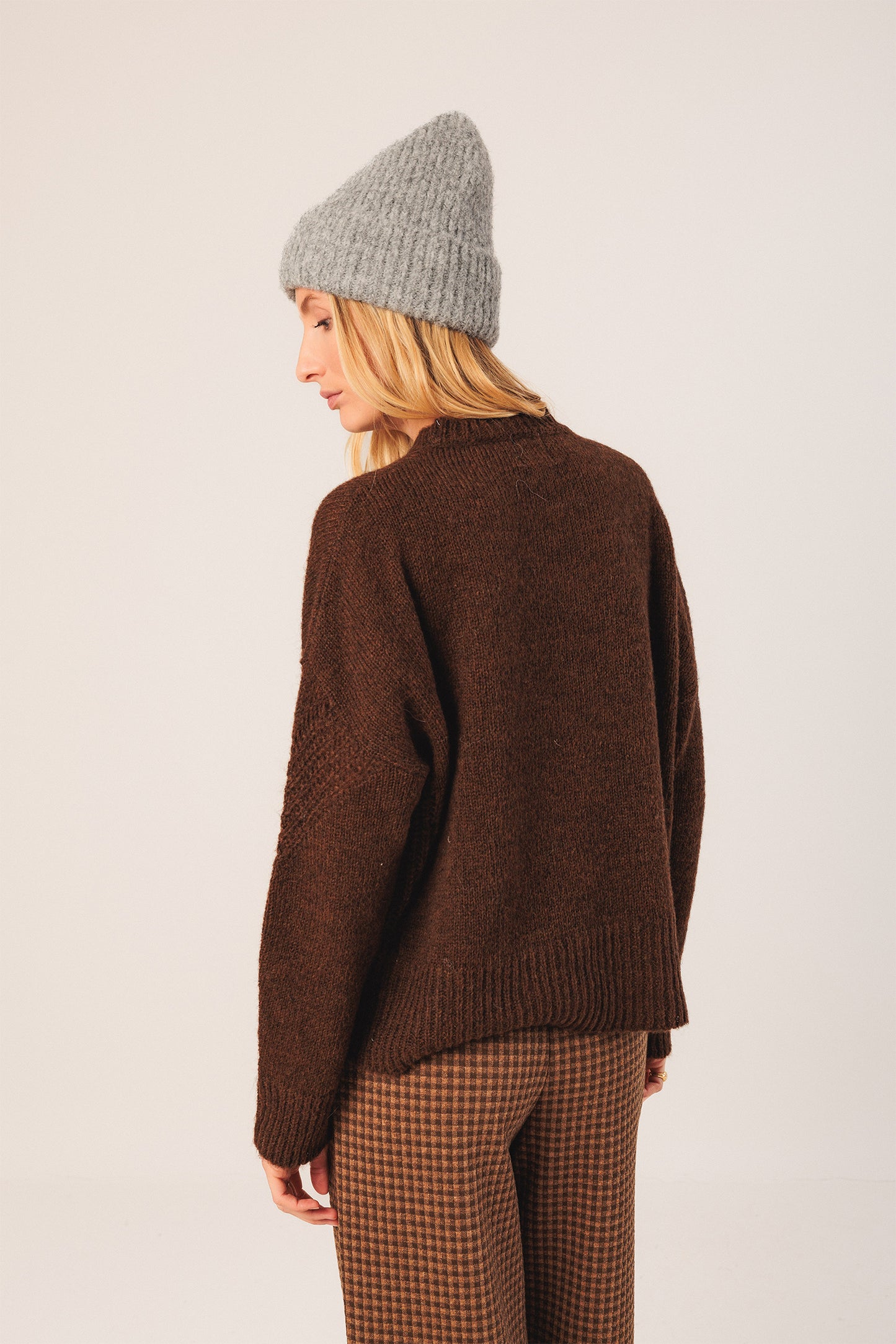 LOOSE-KNIT WOOL SWEATER