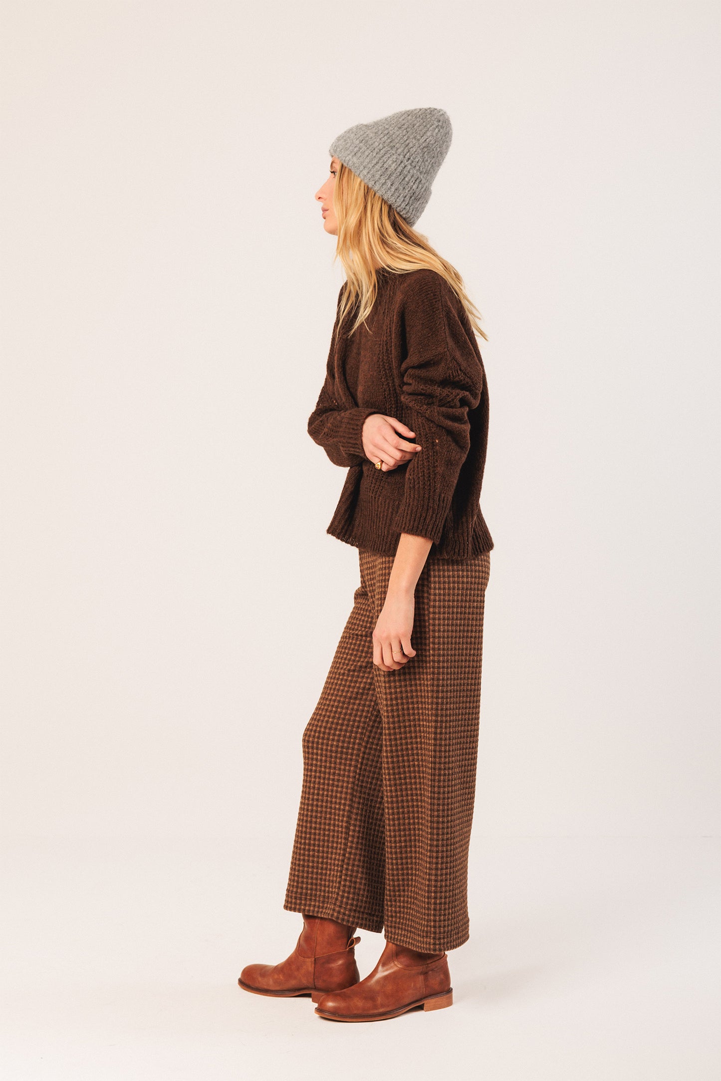 LOOSE-KNIT WOOL SWEATER