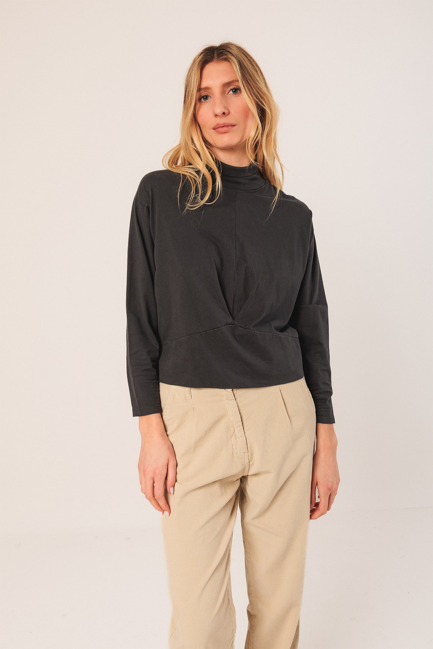 RIBBED COLLAR T-SHIRT