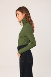 FITTED RIBBED T-SHIRT