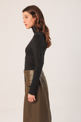 FITTED RIBBED T-SHIRT