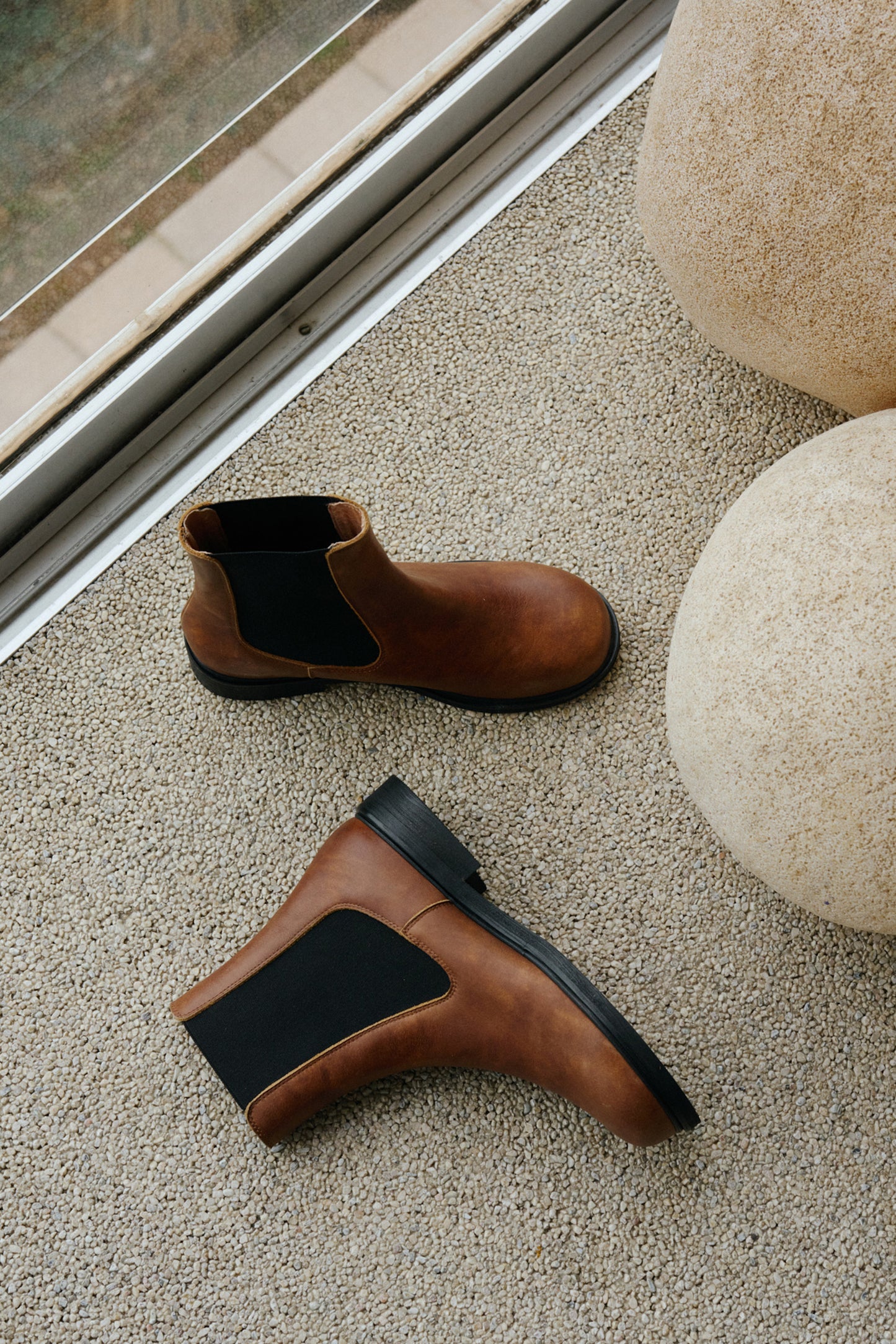 CHELSEA LEATHER BOOT