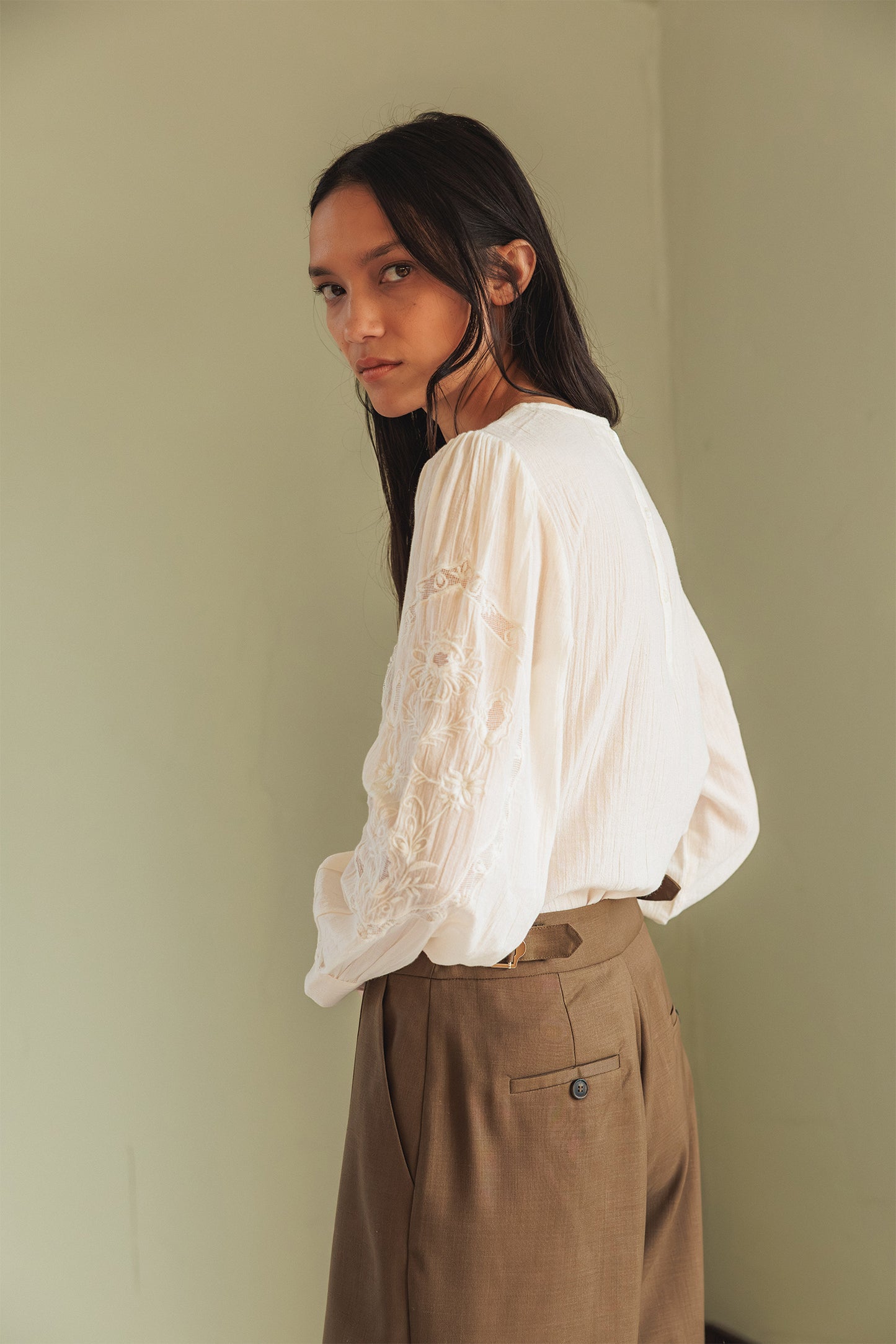 [CL] ROMANTIC EMBROIDERED BLOUSE