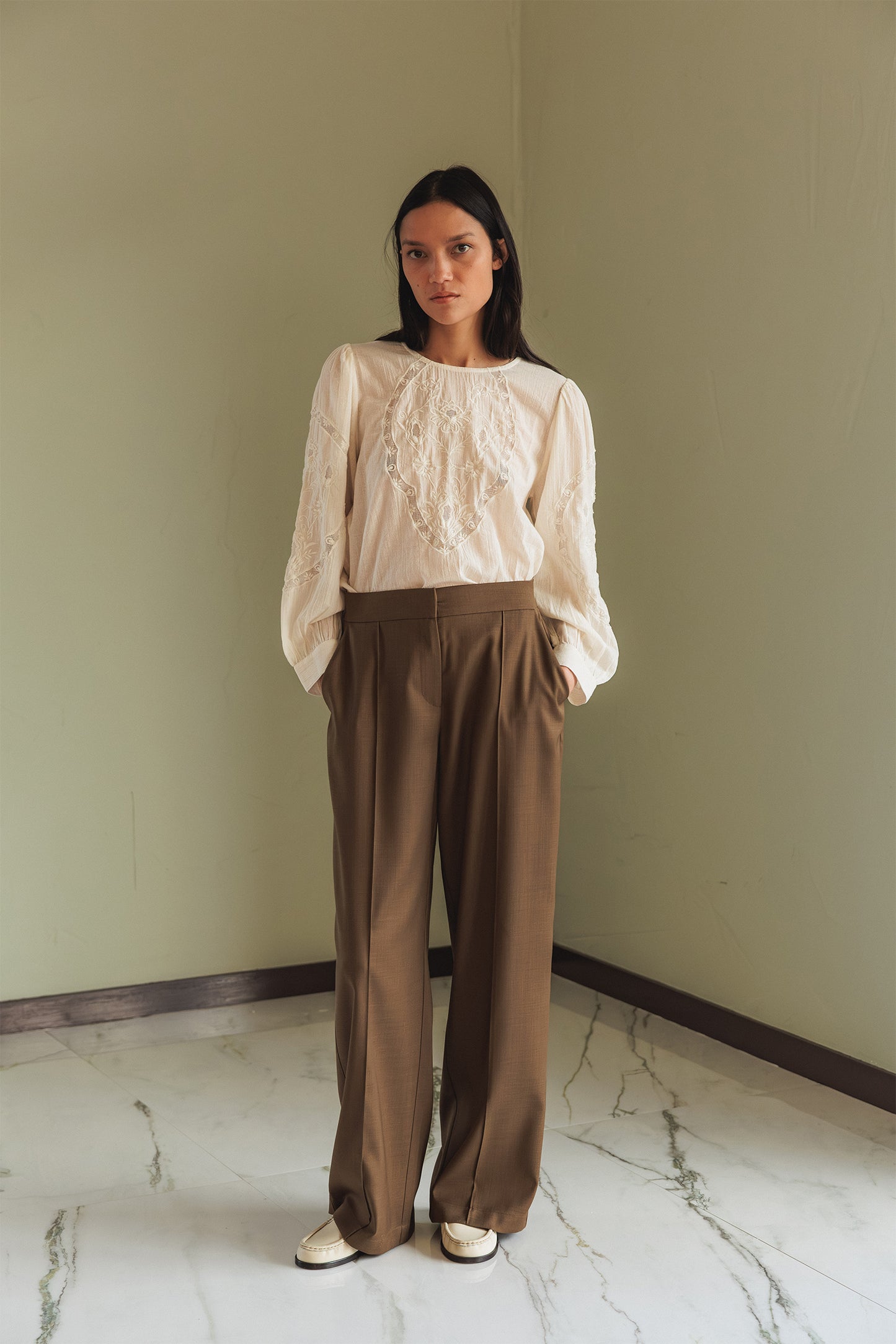 [CL] ROMANTIC EMBROIDERED BLOUSE