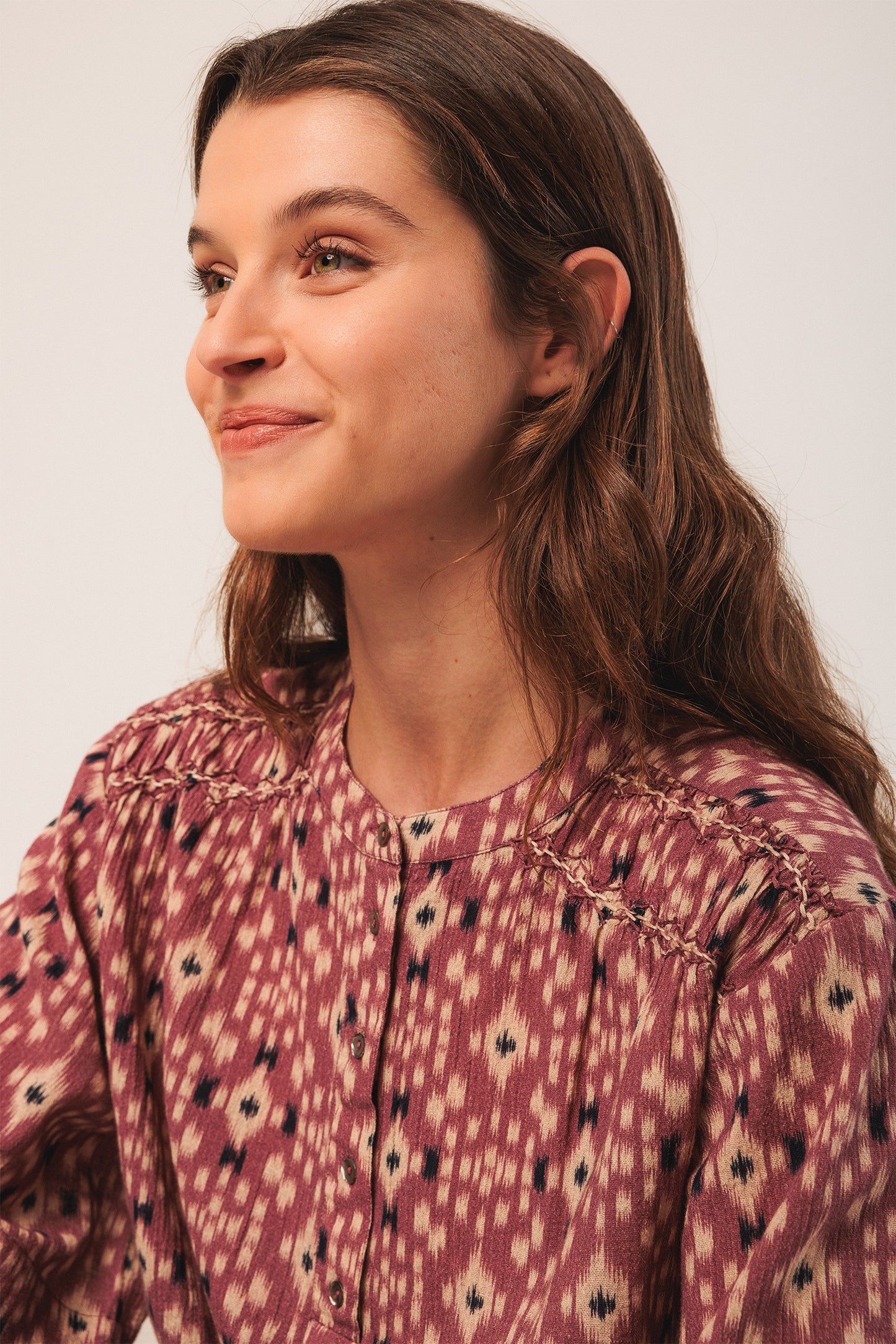 [CL] SMOCK-DETAIL BLOUSE
